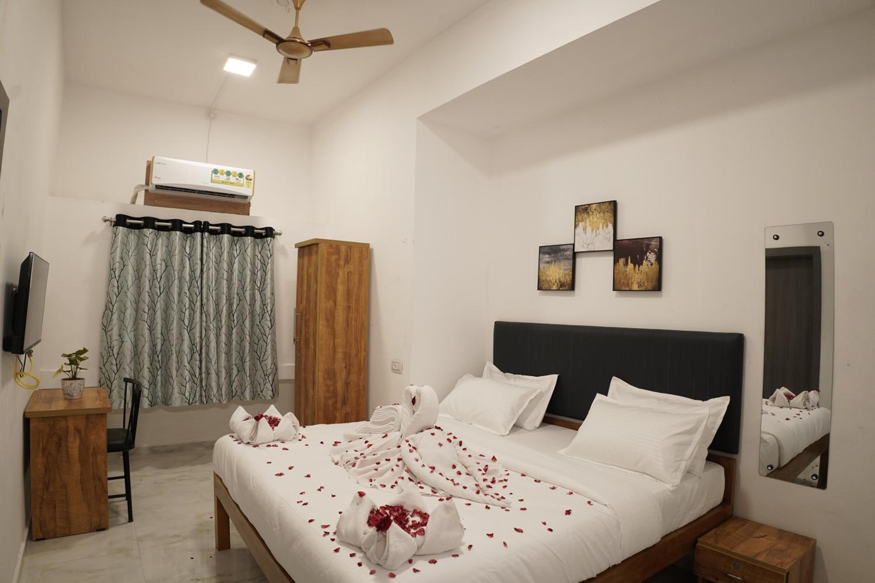 Deluxe Room - Photo 4