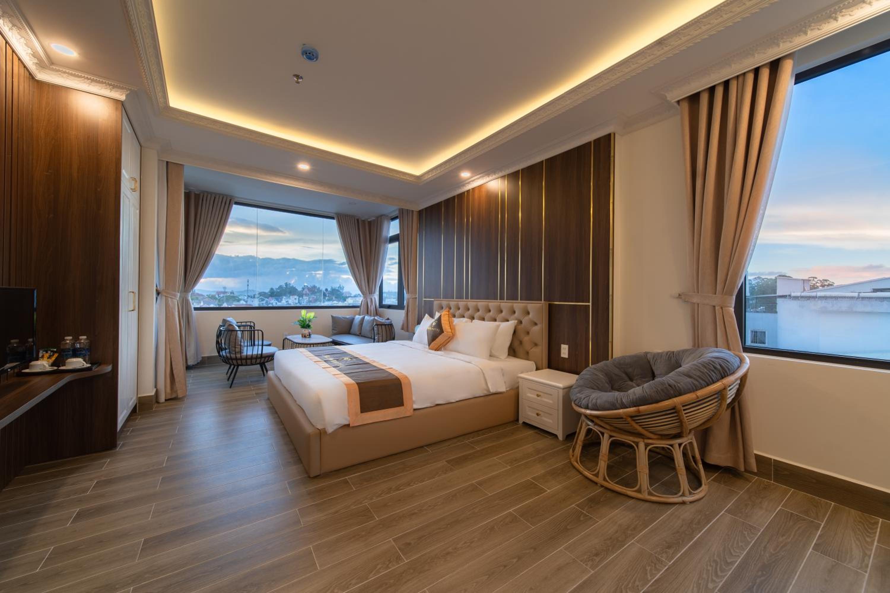 Deluxe Room (2 Adults + 1 Child) photo 1