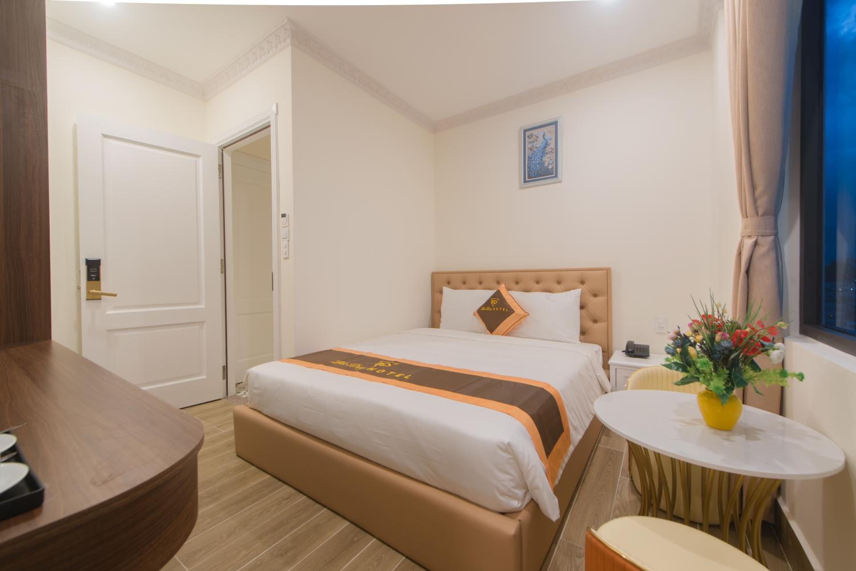 Standard Queen Room photo 1