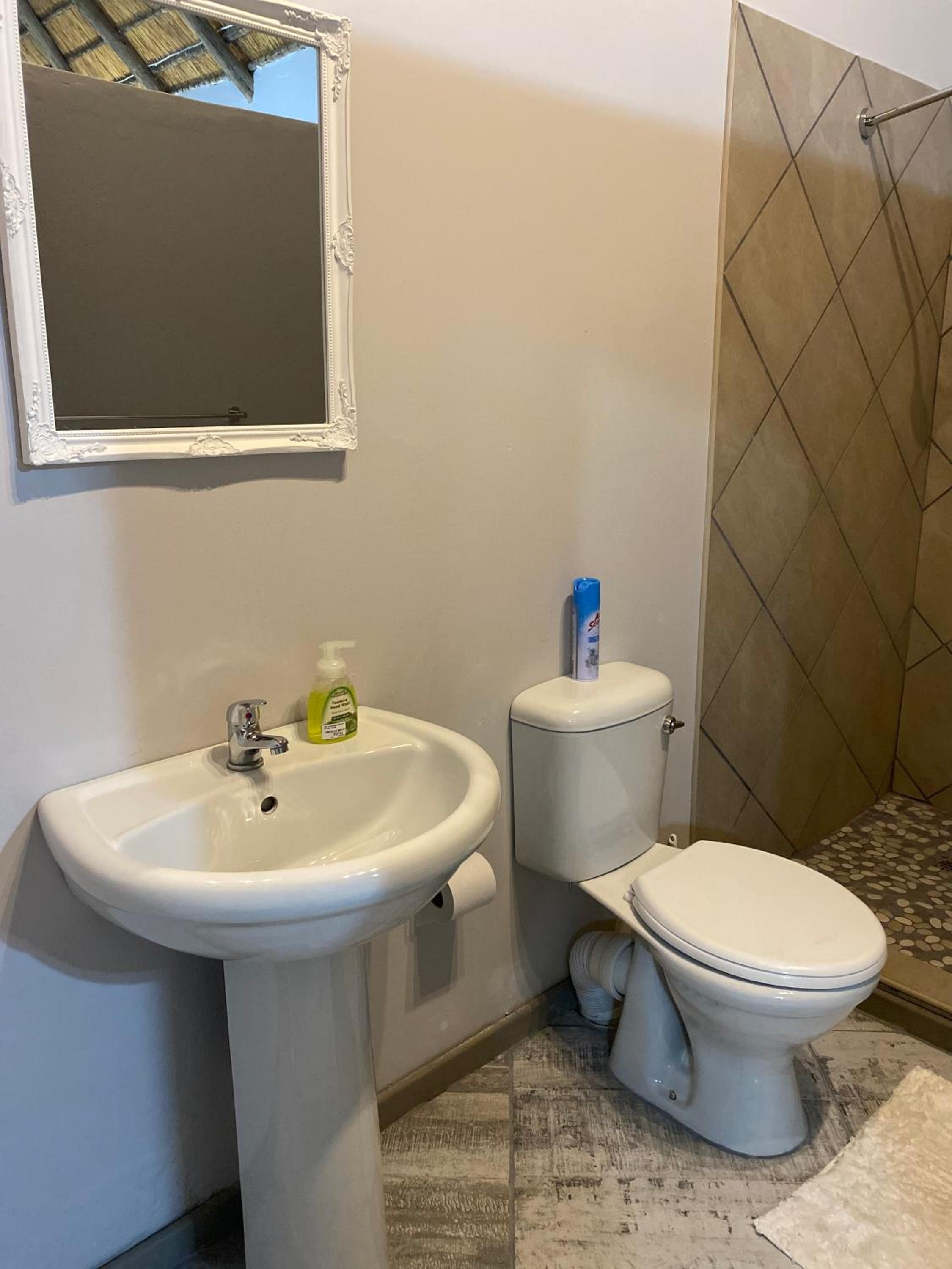 Classic Double Room - Photo 14