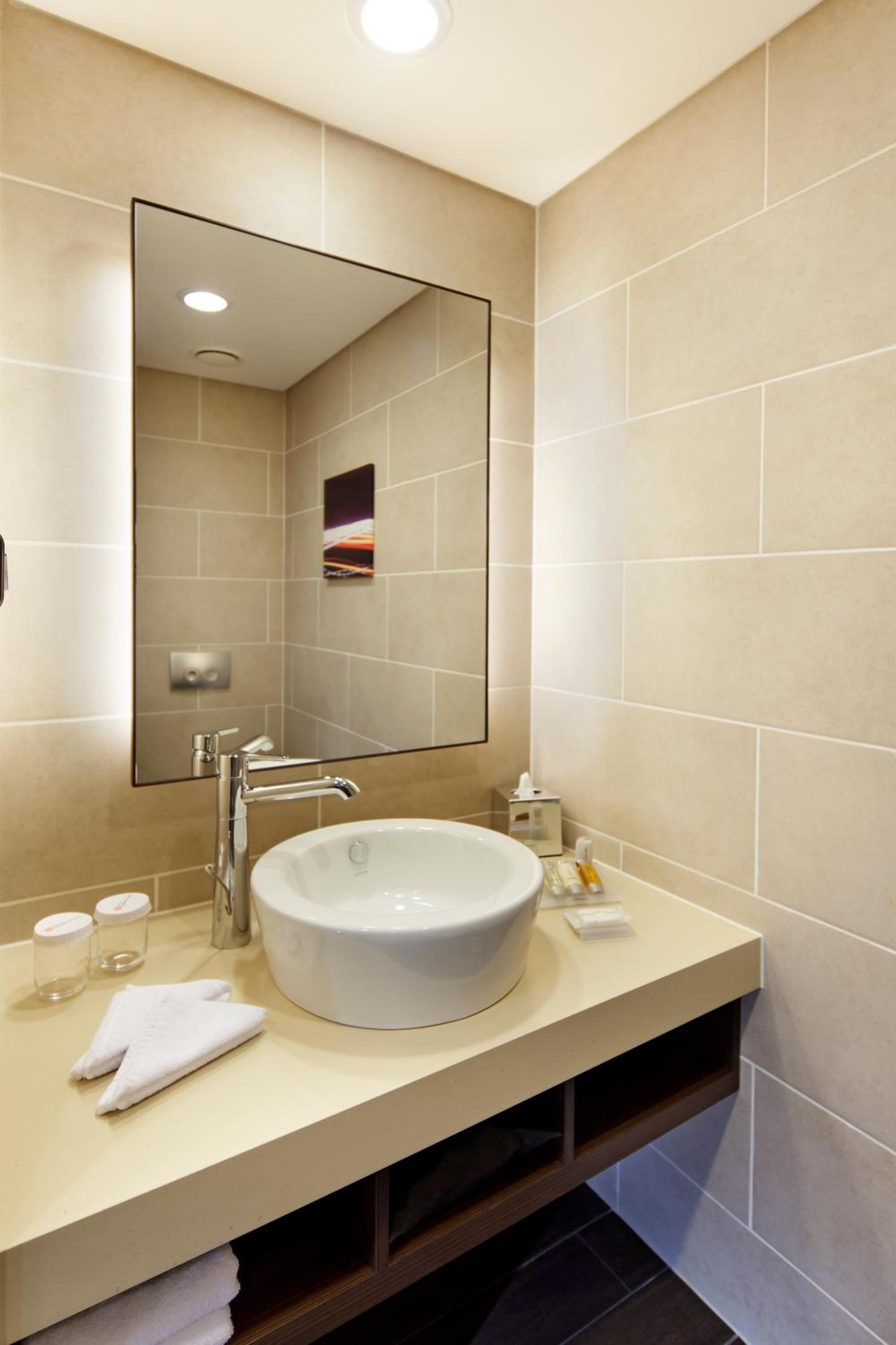 Queen Room - Mobility Access