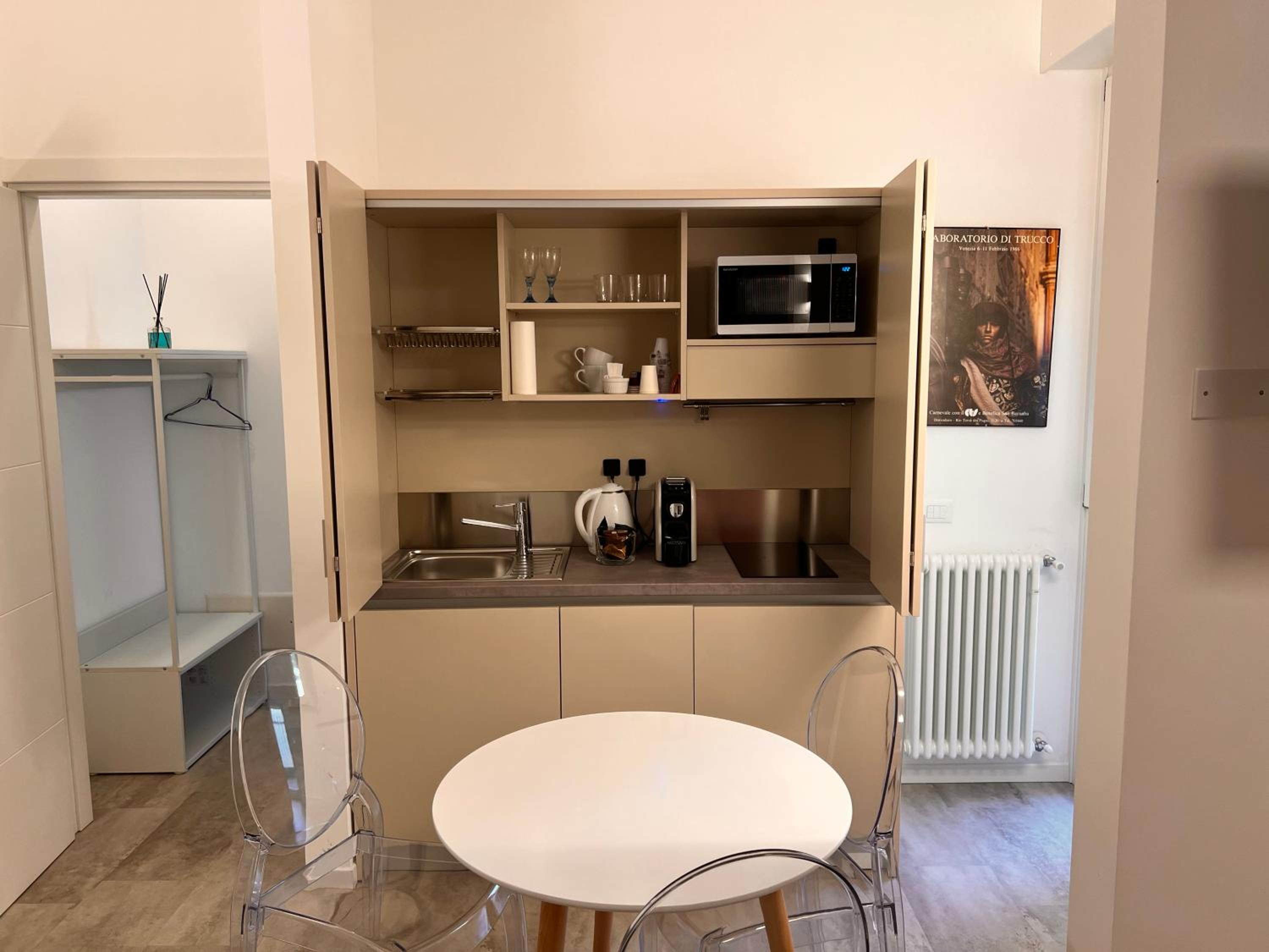 One-Bedroom Apartment - Photo 8