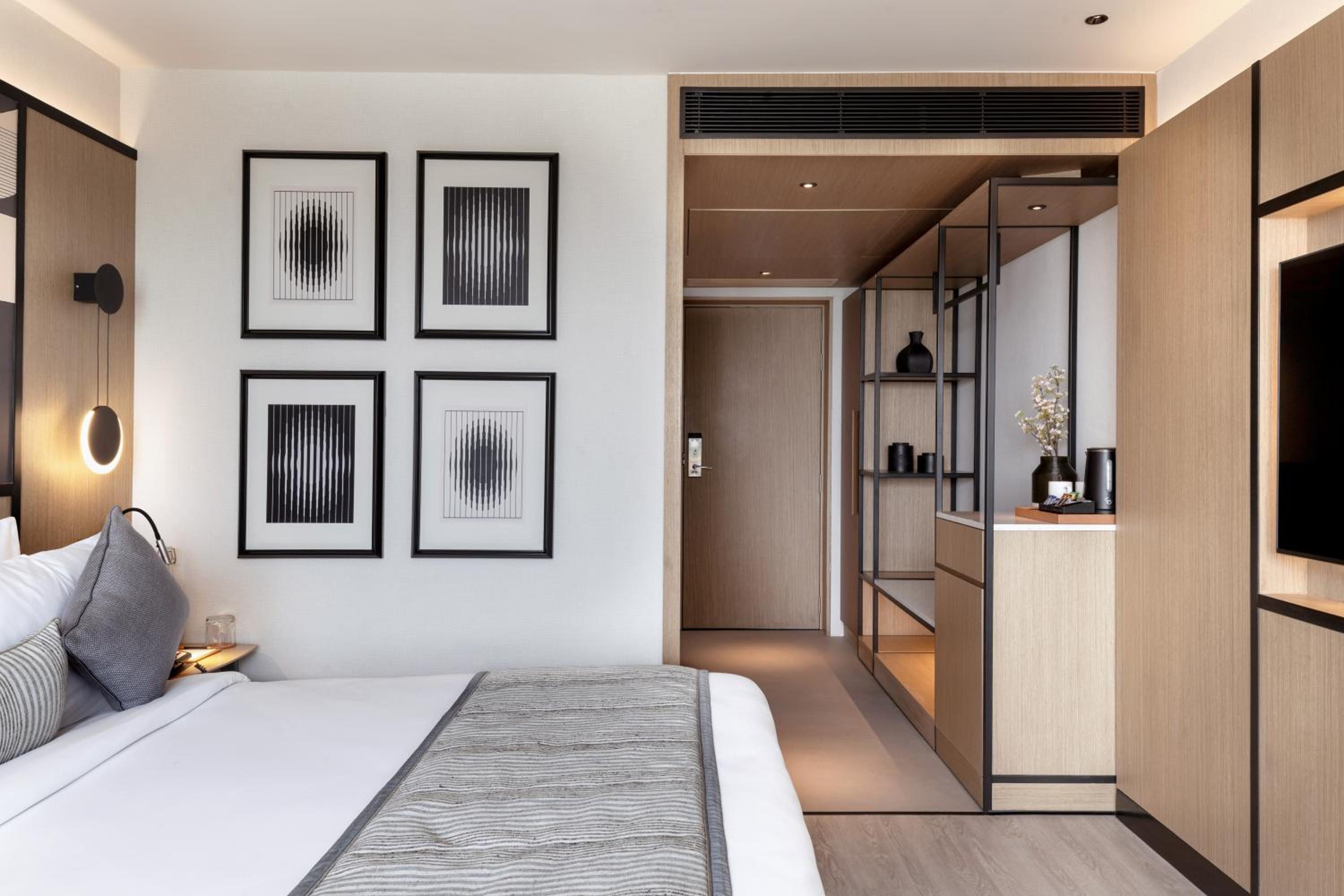 Standard Room: Enjoy 20% discount on Spa | 15% on discount F&B & Laundry | Happy Hour 5–7 PM (Select Beverages, Buy 1 Get 1 – In-house Guests Only). photo 1