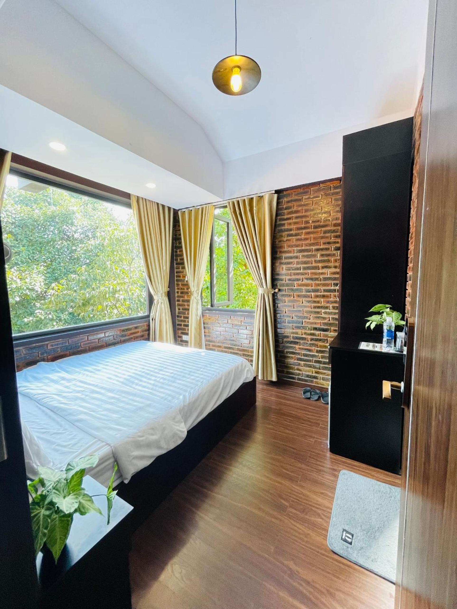 Queen Room with Garden View