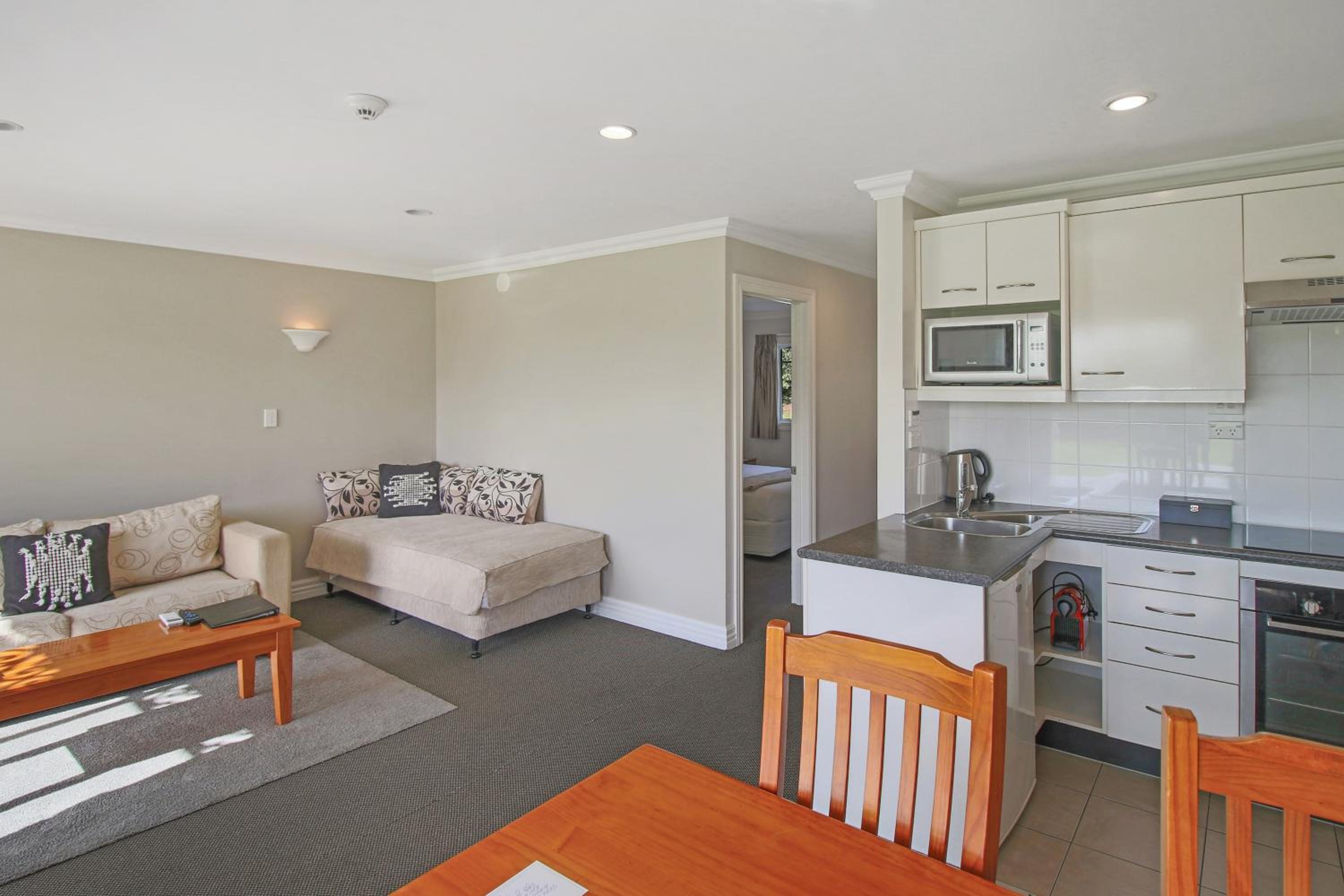 One-Bedroom Family Suite - Photo 8