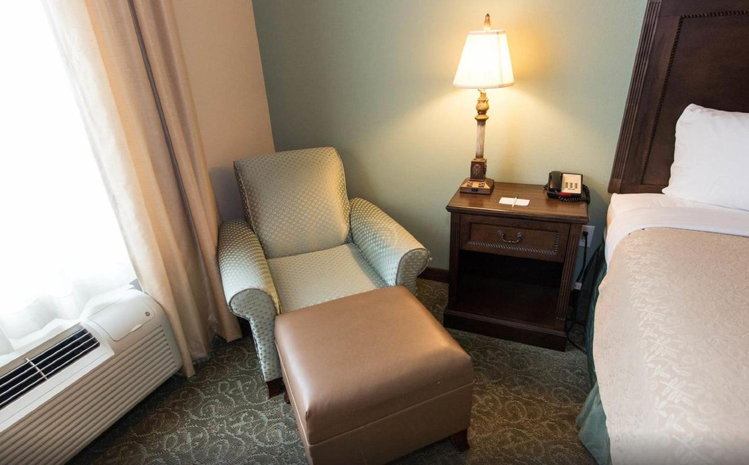 King Room - Non-Smoking - Photo 5