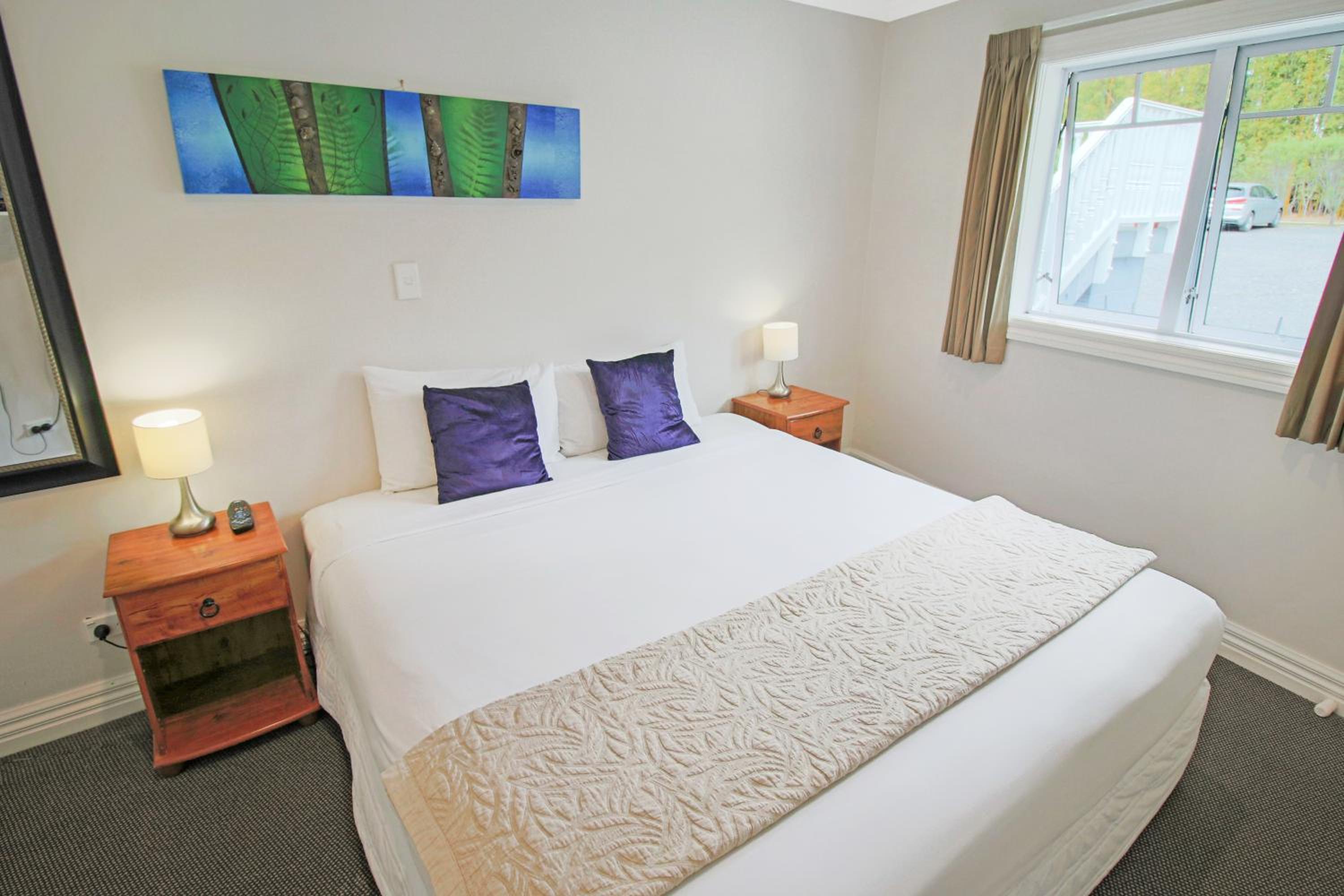 One-Bedroom Suite - Photo 9