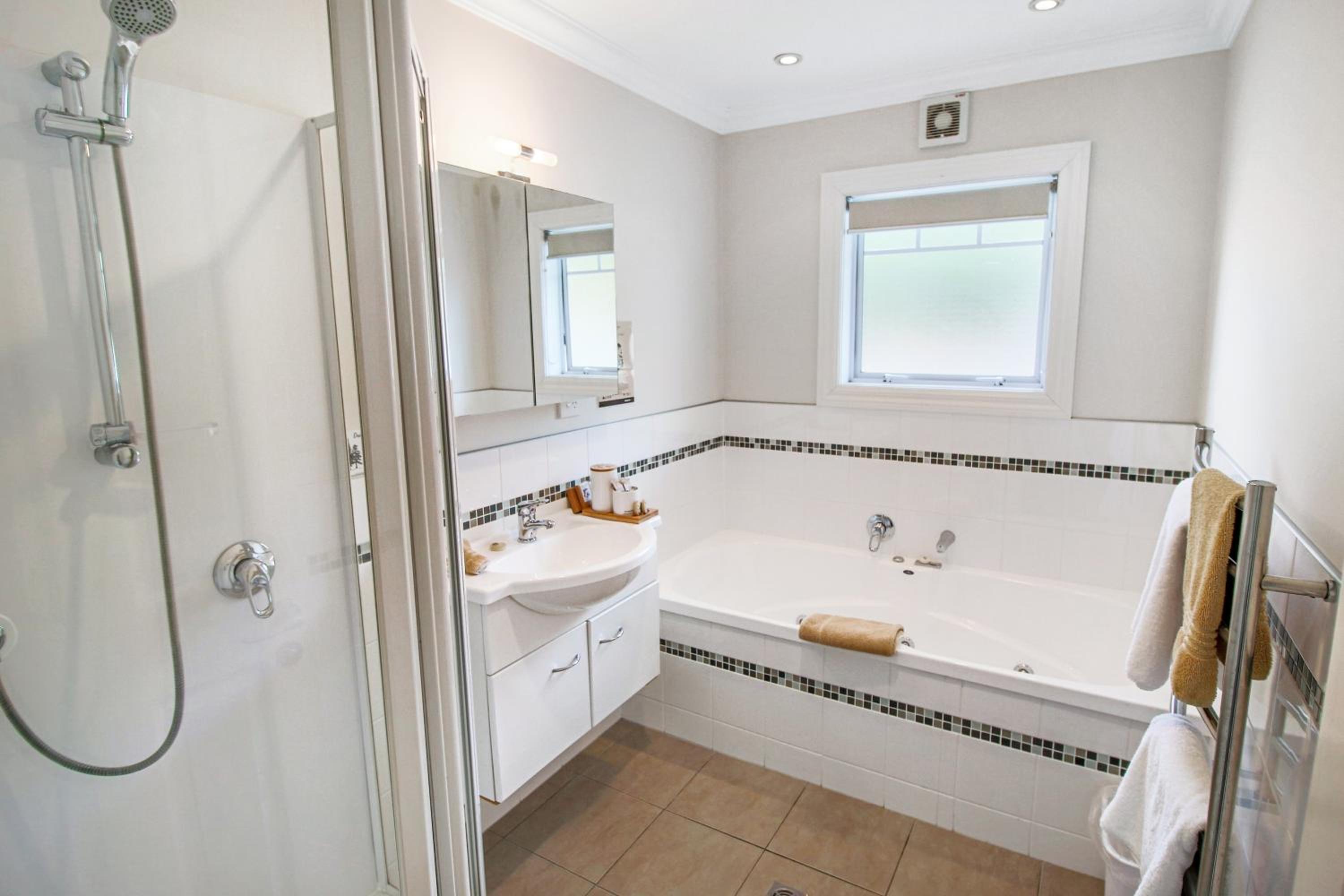 One-Bedroom Suite - Photo 7