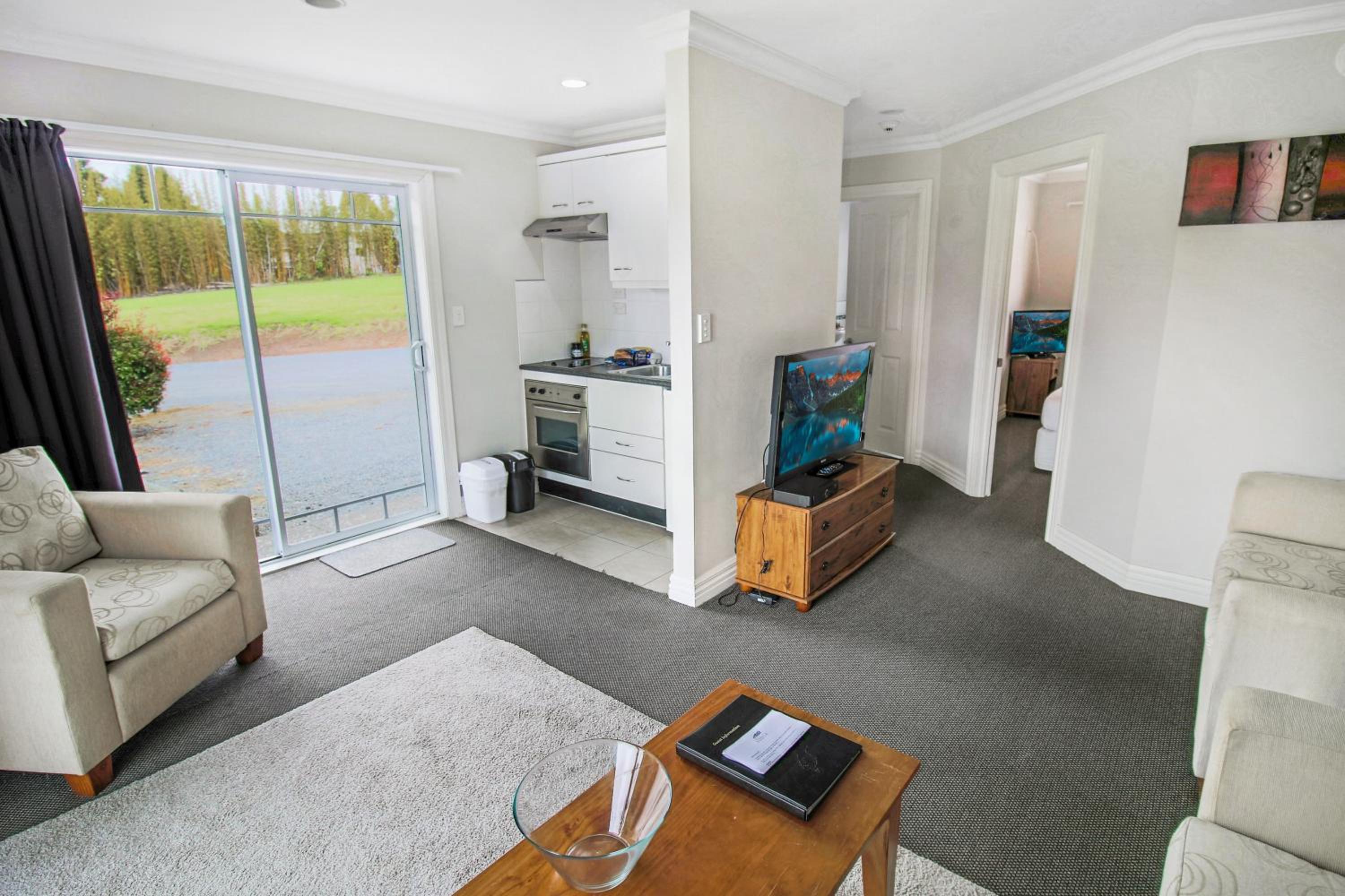 One-Bedroom Suite - Photo 5