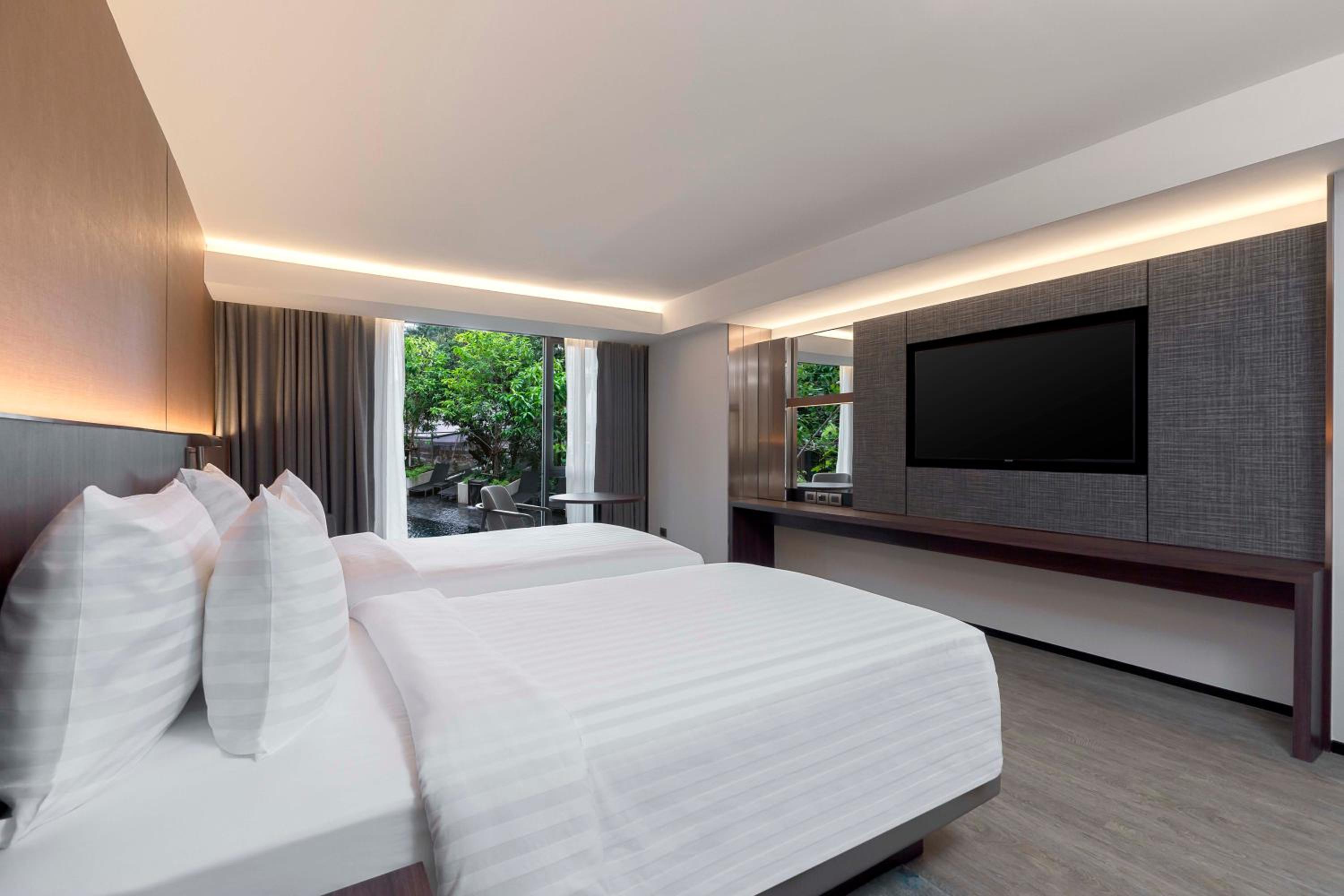 Premier Pool View Twin Room