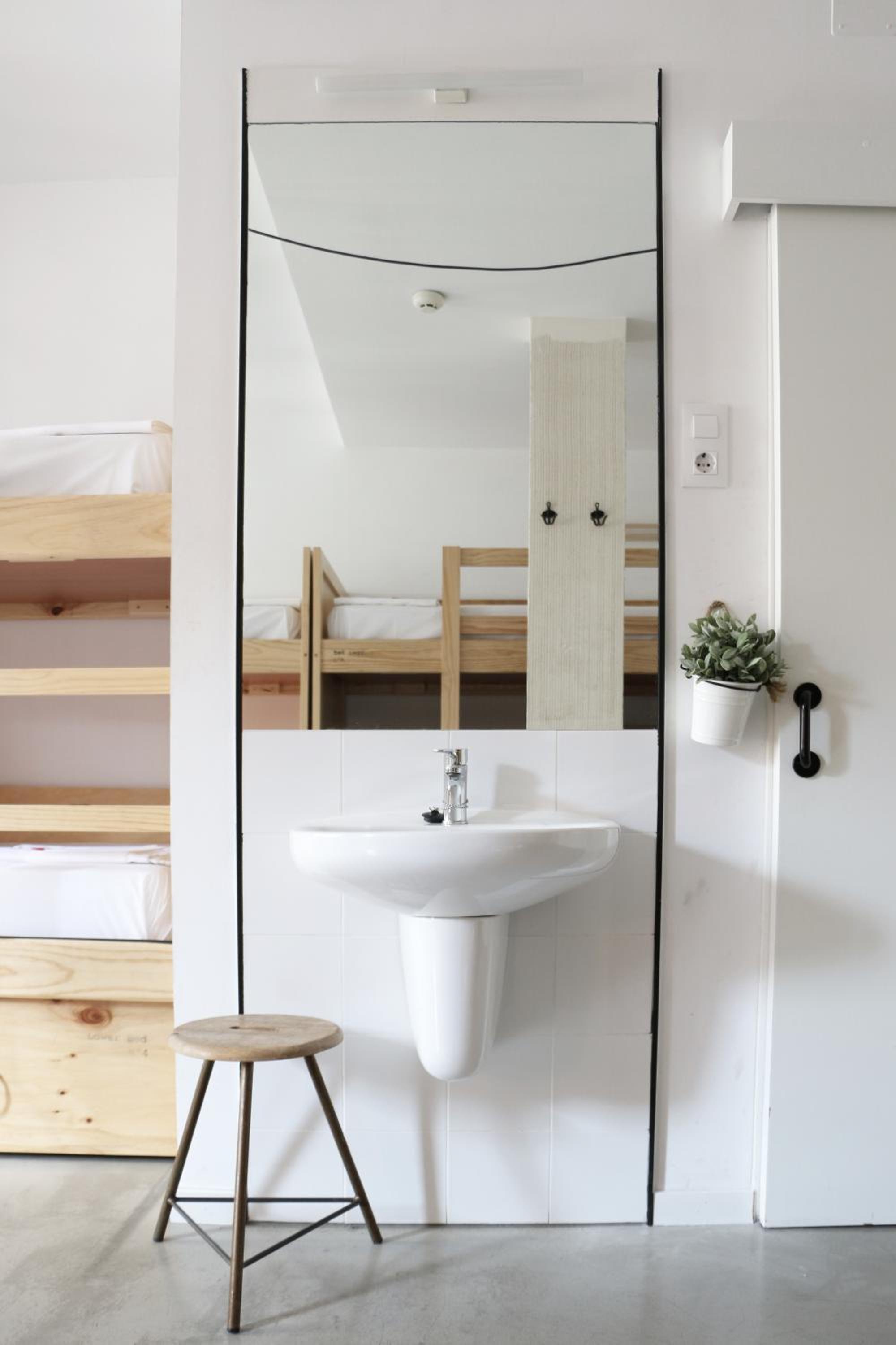Single Bed in 4-Bed Female Dormitory Room with Private Bathroom photo 2