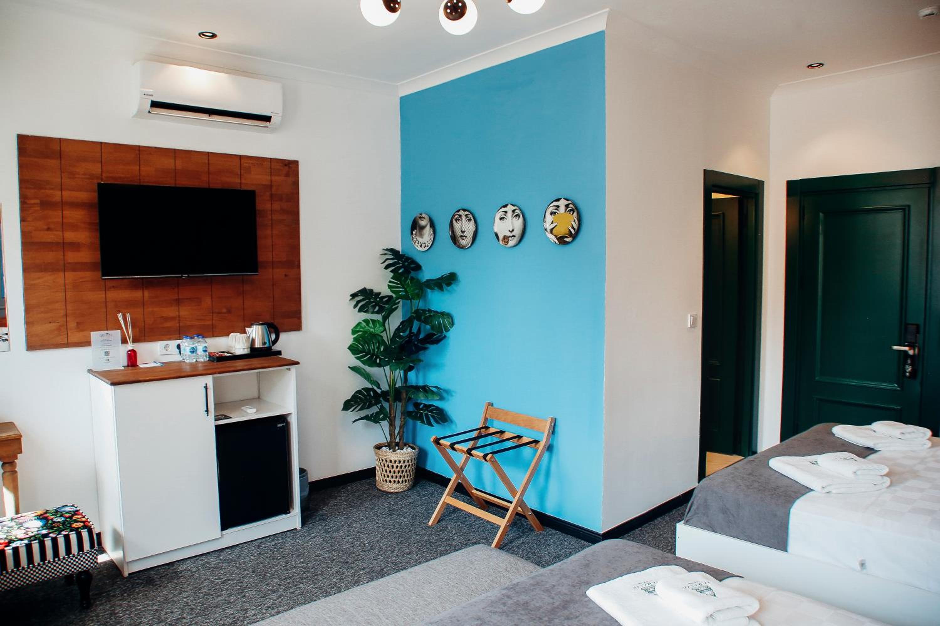 Deluxe Family Suite photo 2