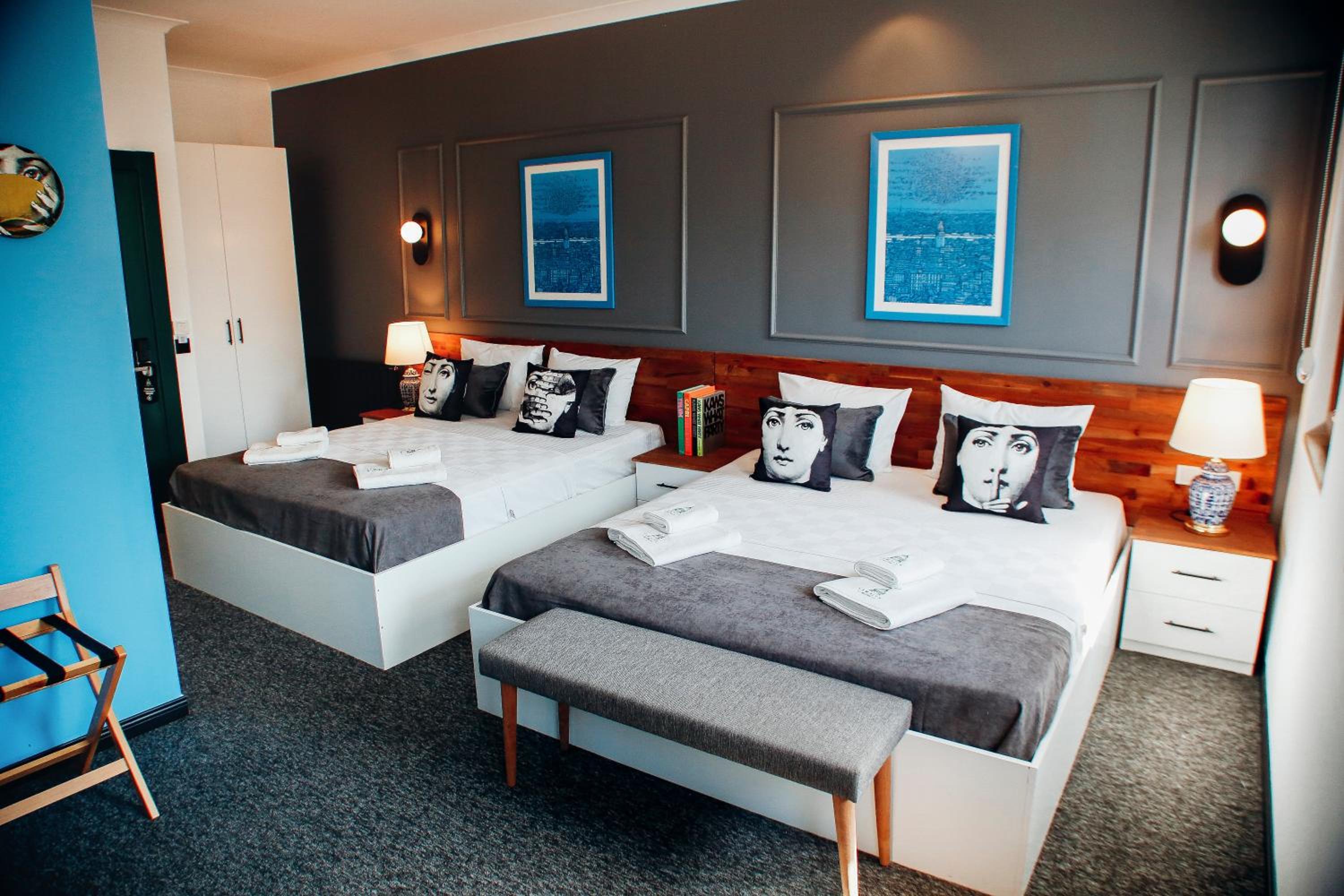 Deluxe Family Suite photo 1