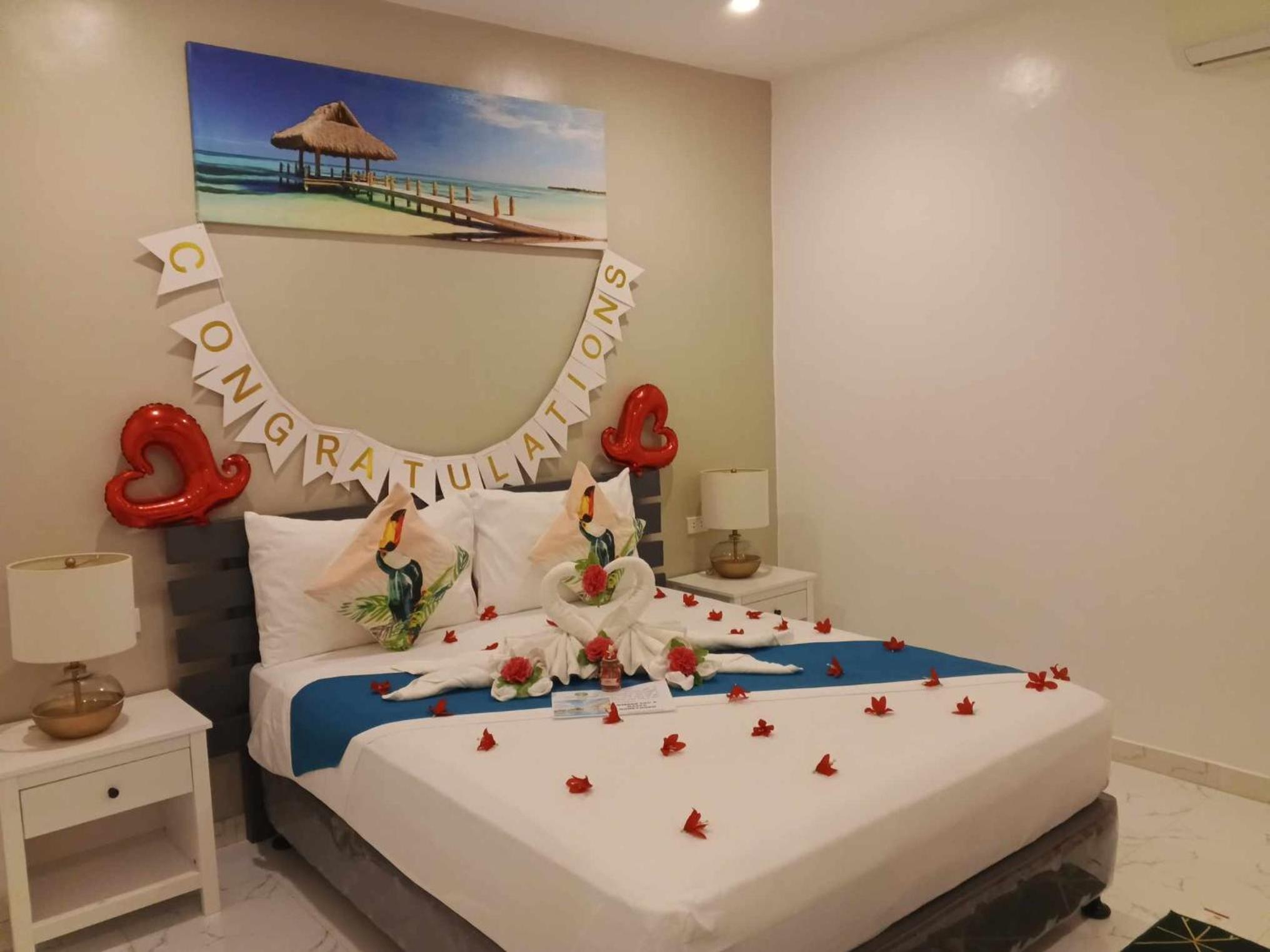 Deluxe Queen Room - Photo 16
