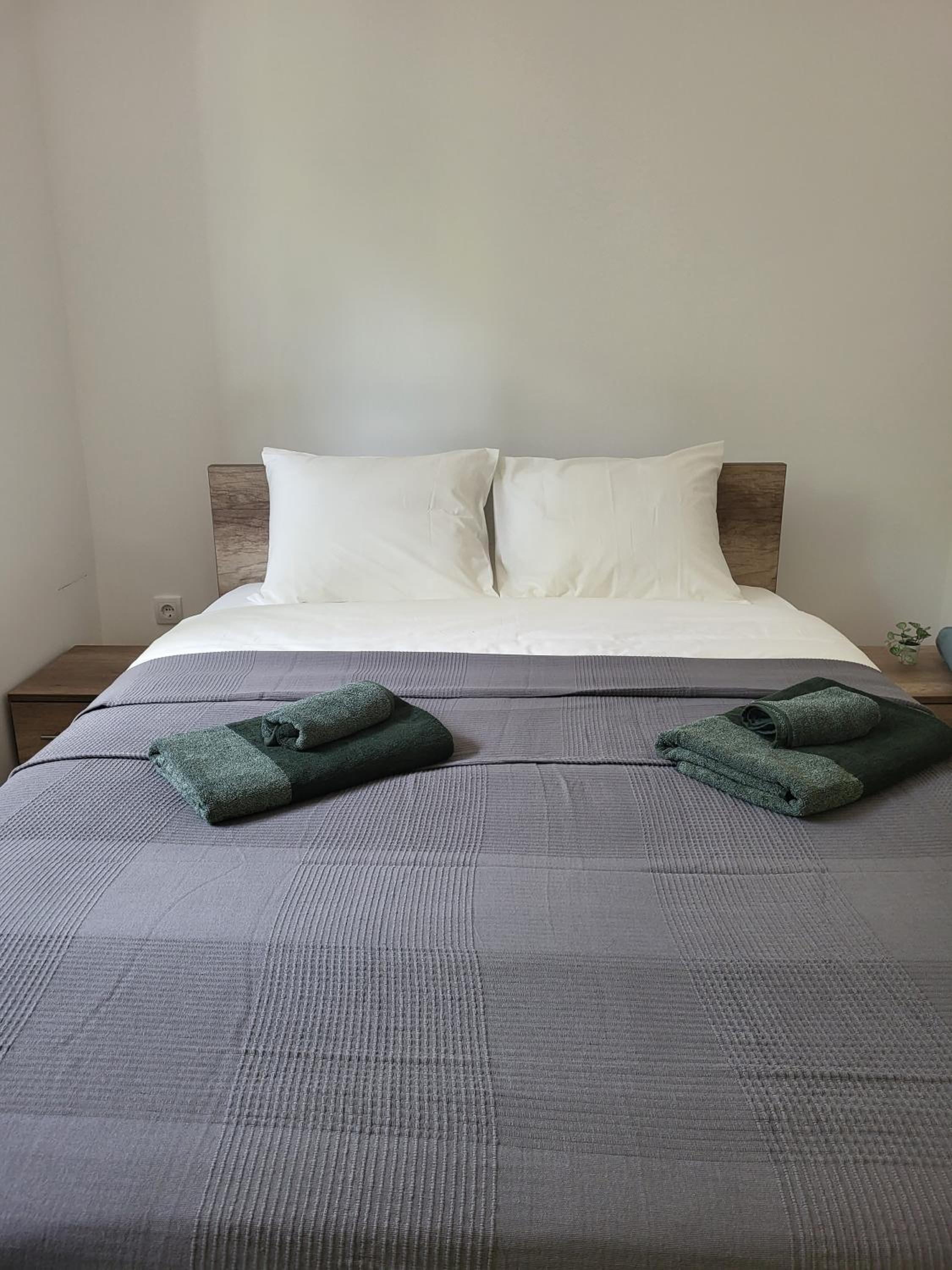 One-Bedroom Apartment photo 1