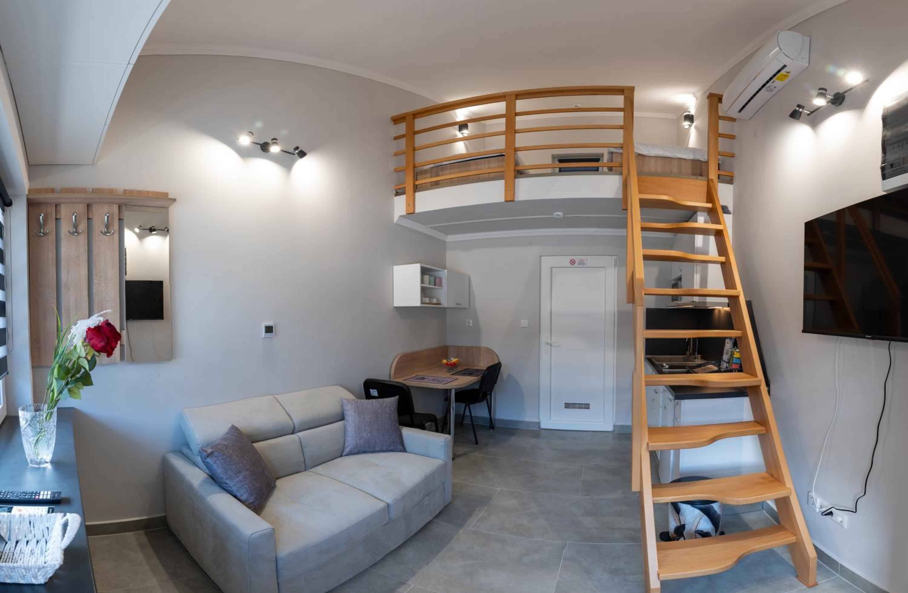 One-Bedroom Apartment photo 3