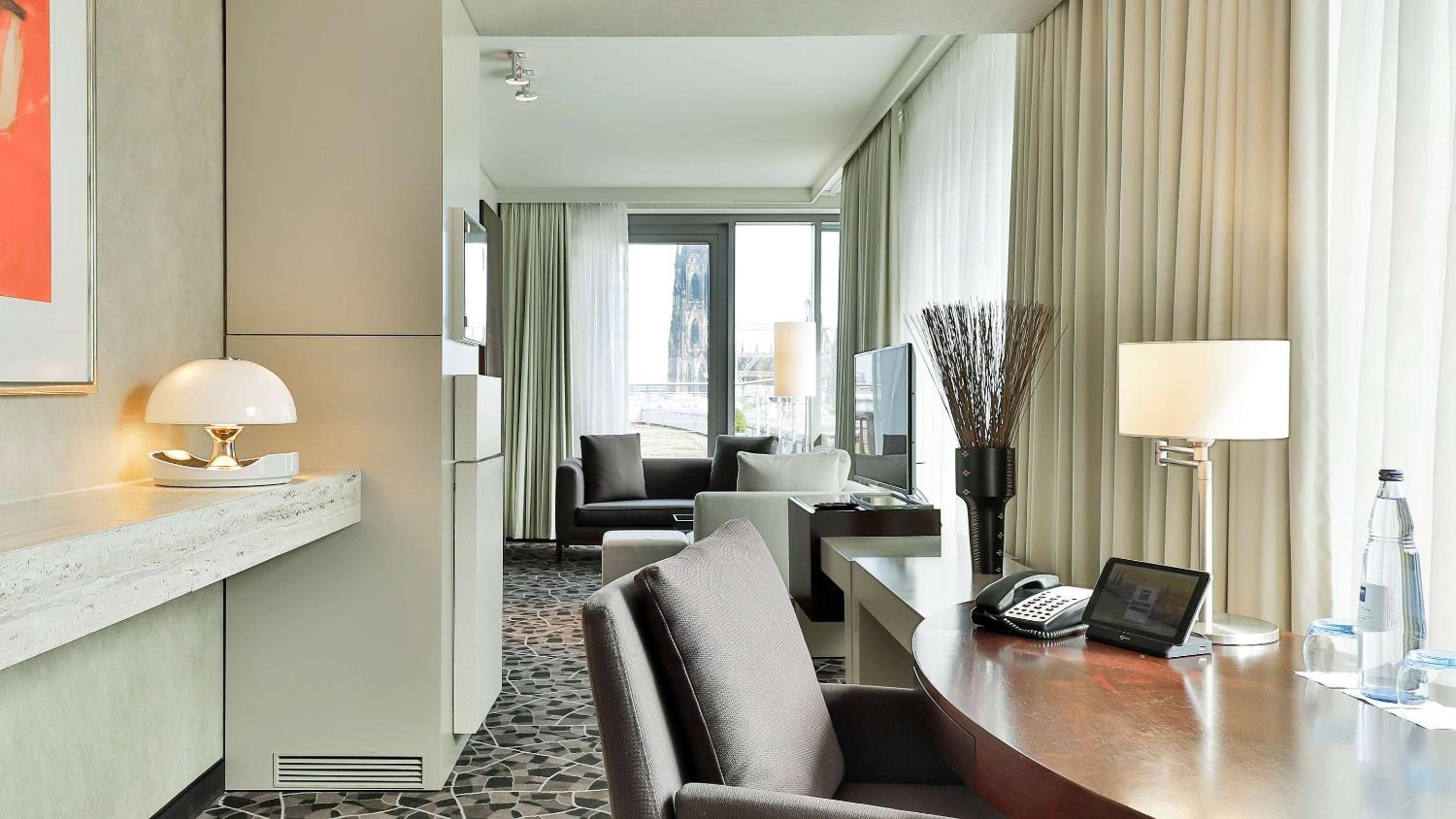 Deluxe King Suite