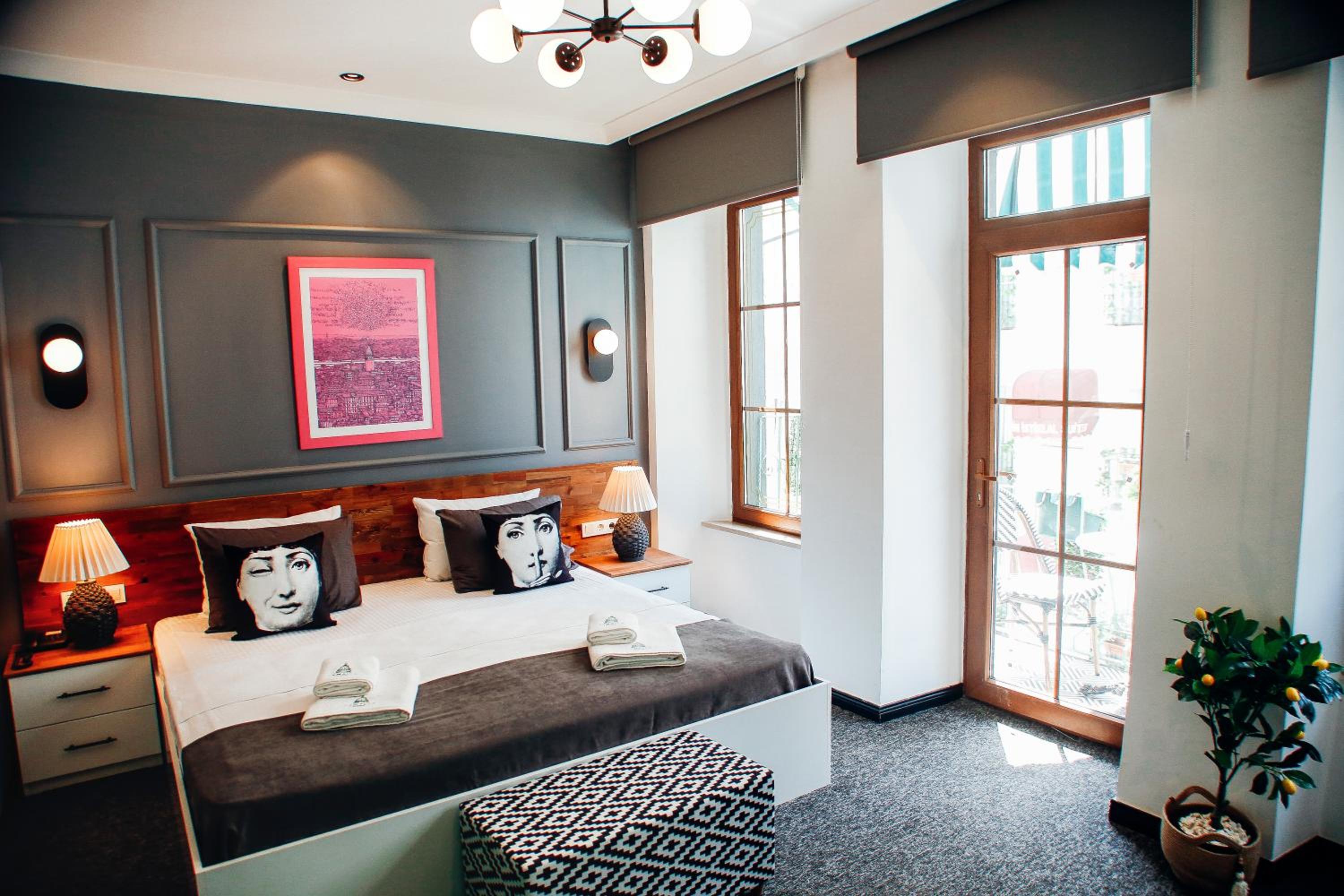 Deluxe Double Room with Balcony photo 2