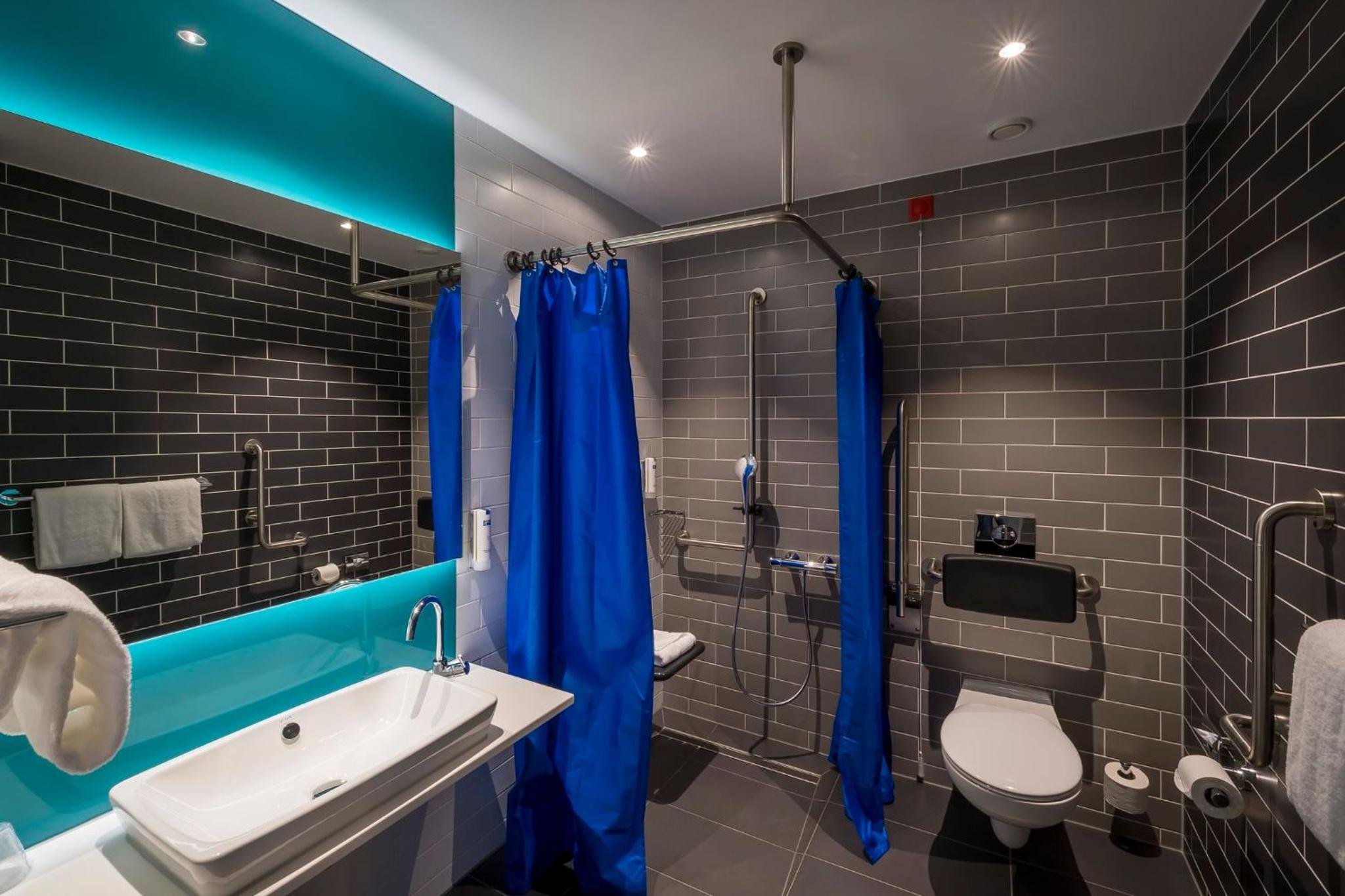 Standard Queen Room - Accessible with Free Breakfast