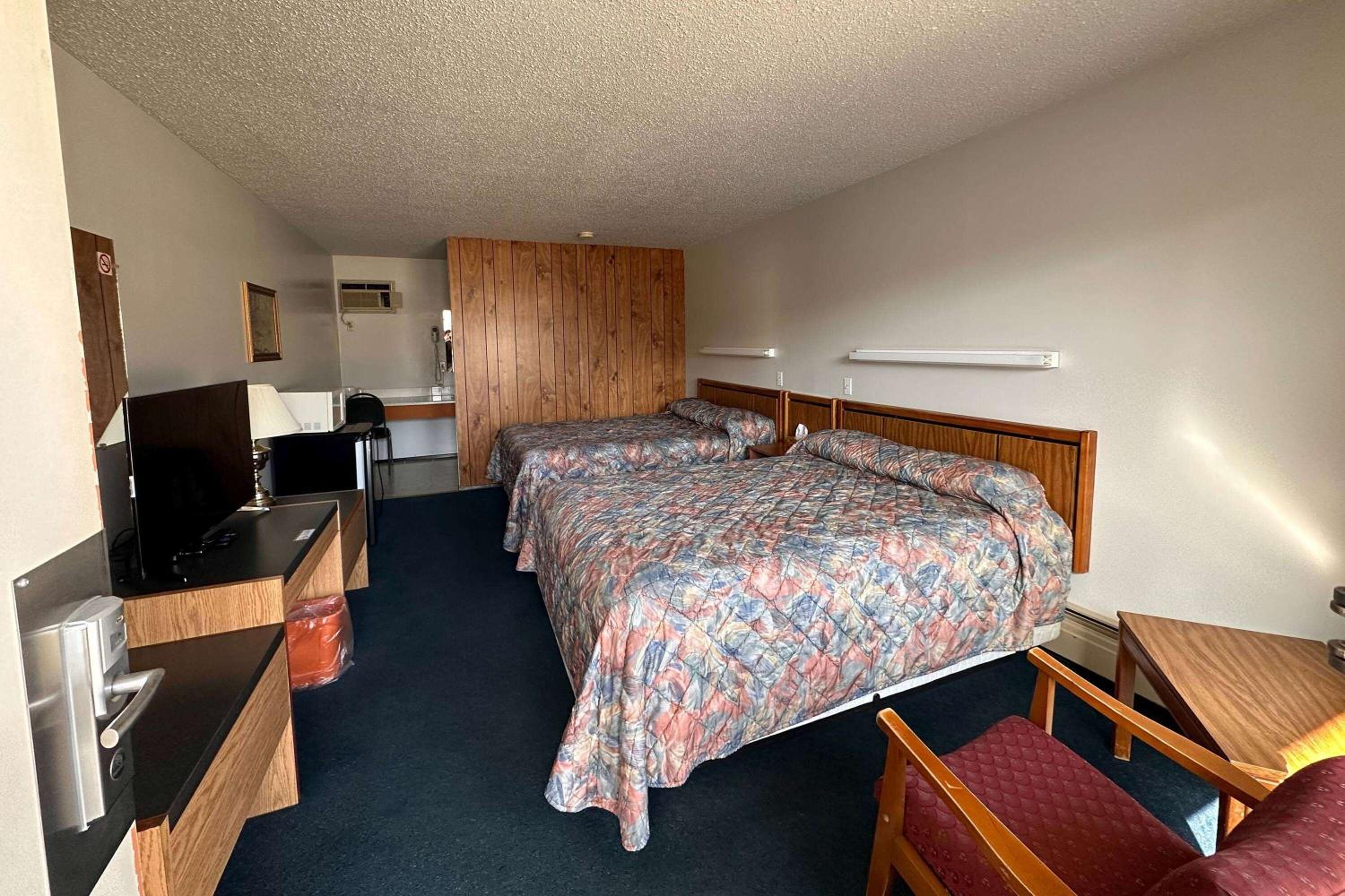 Queen Room with Two Queen Beds - Non-Smoking