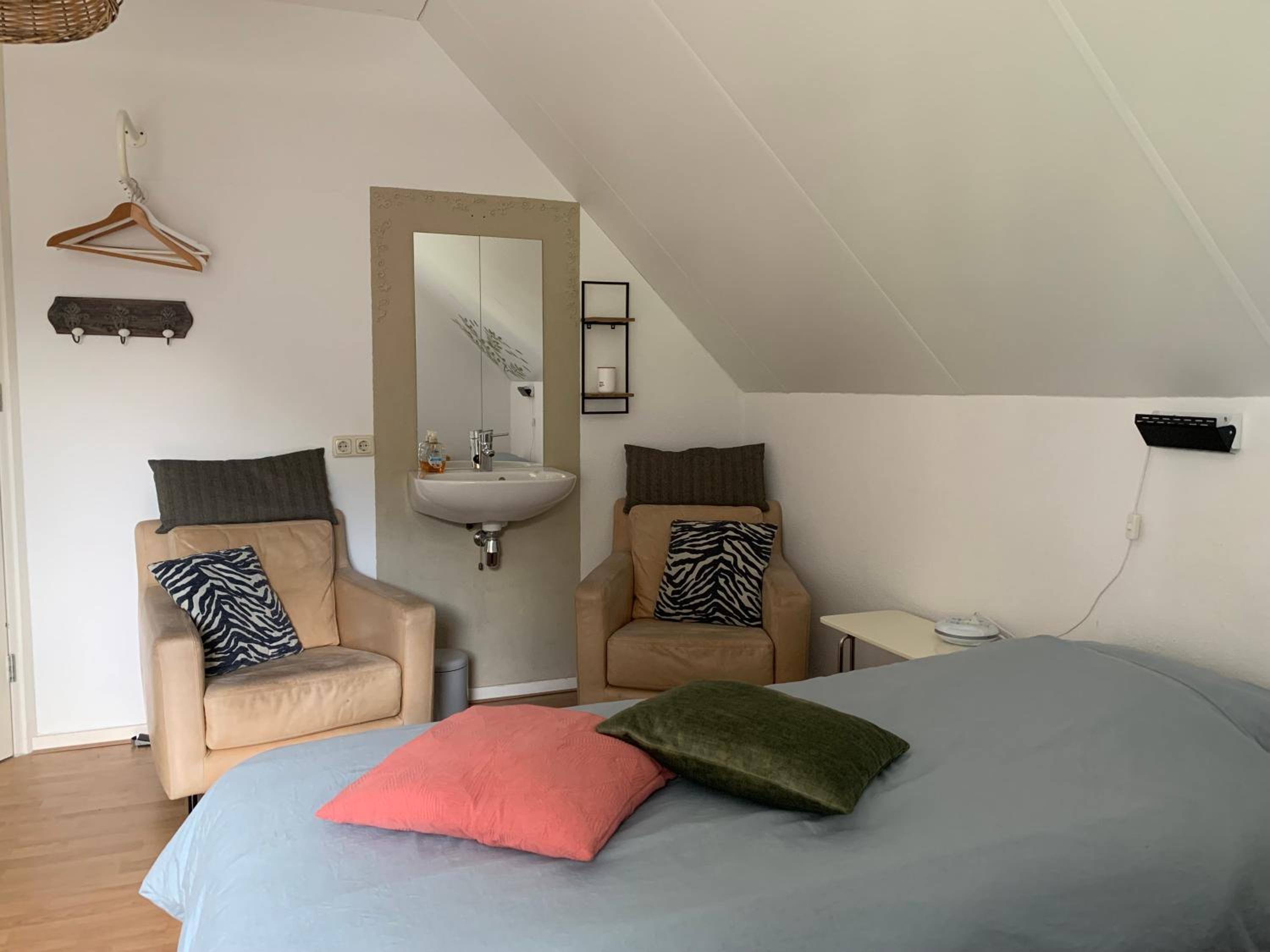 Double or Twin Room - Photo 12