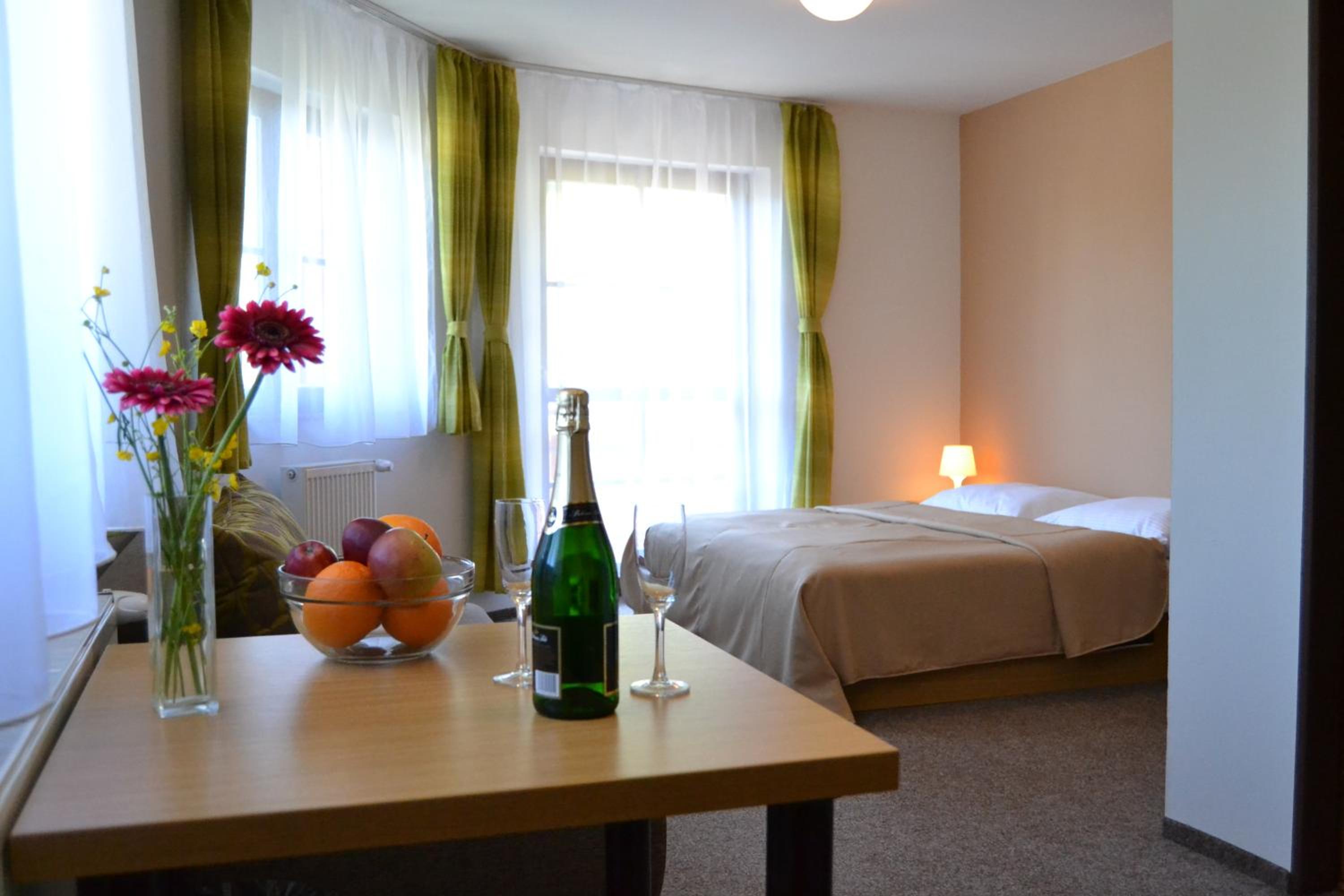 Double Room (+ 2 extra beds) photo 3