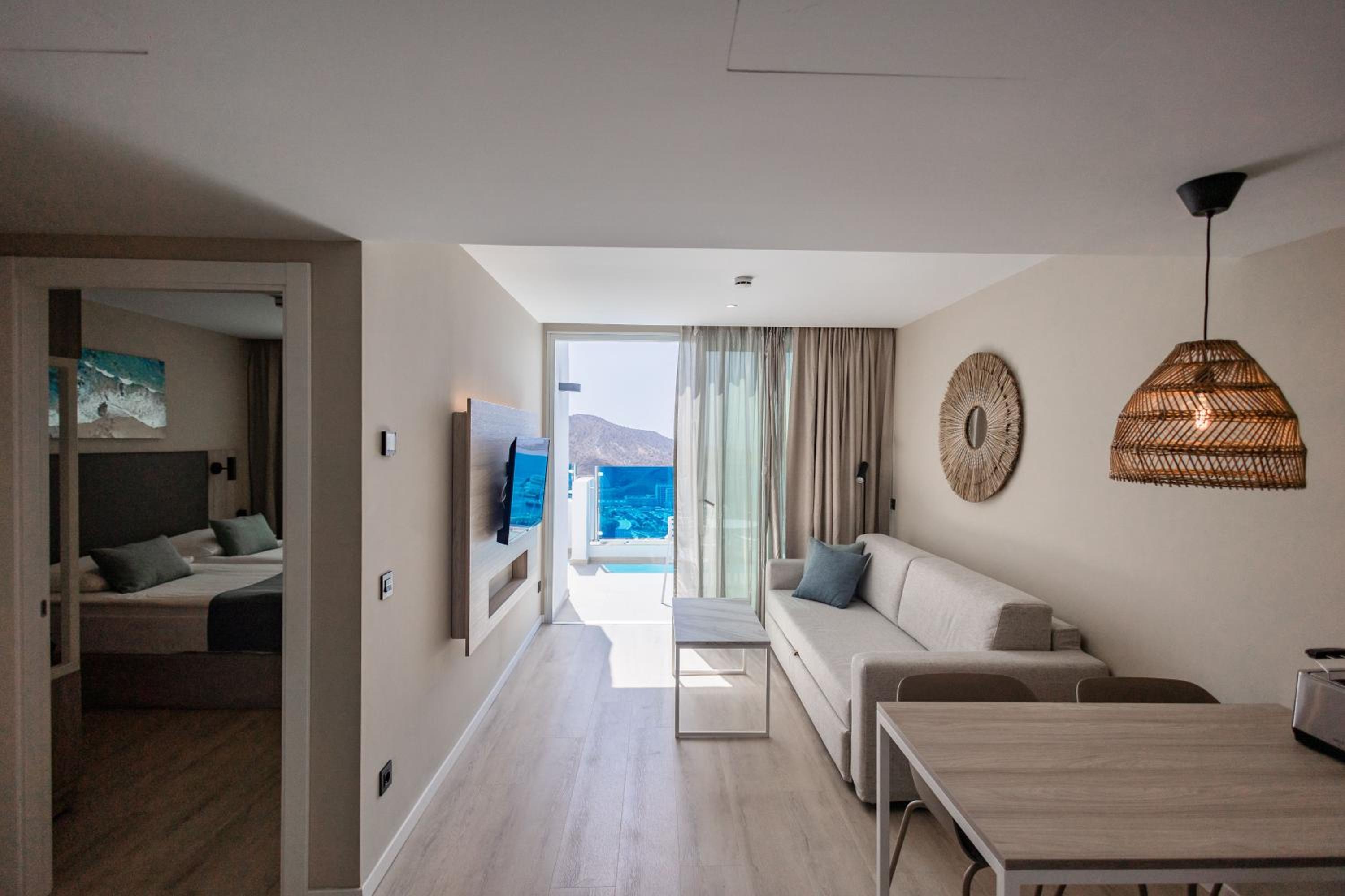 Junior Suite (2 Adults+ 2 Children)