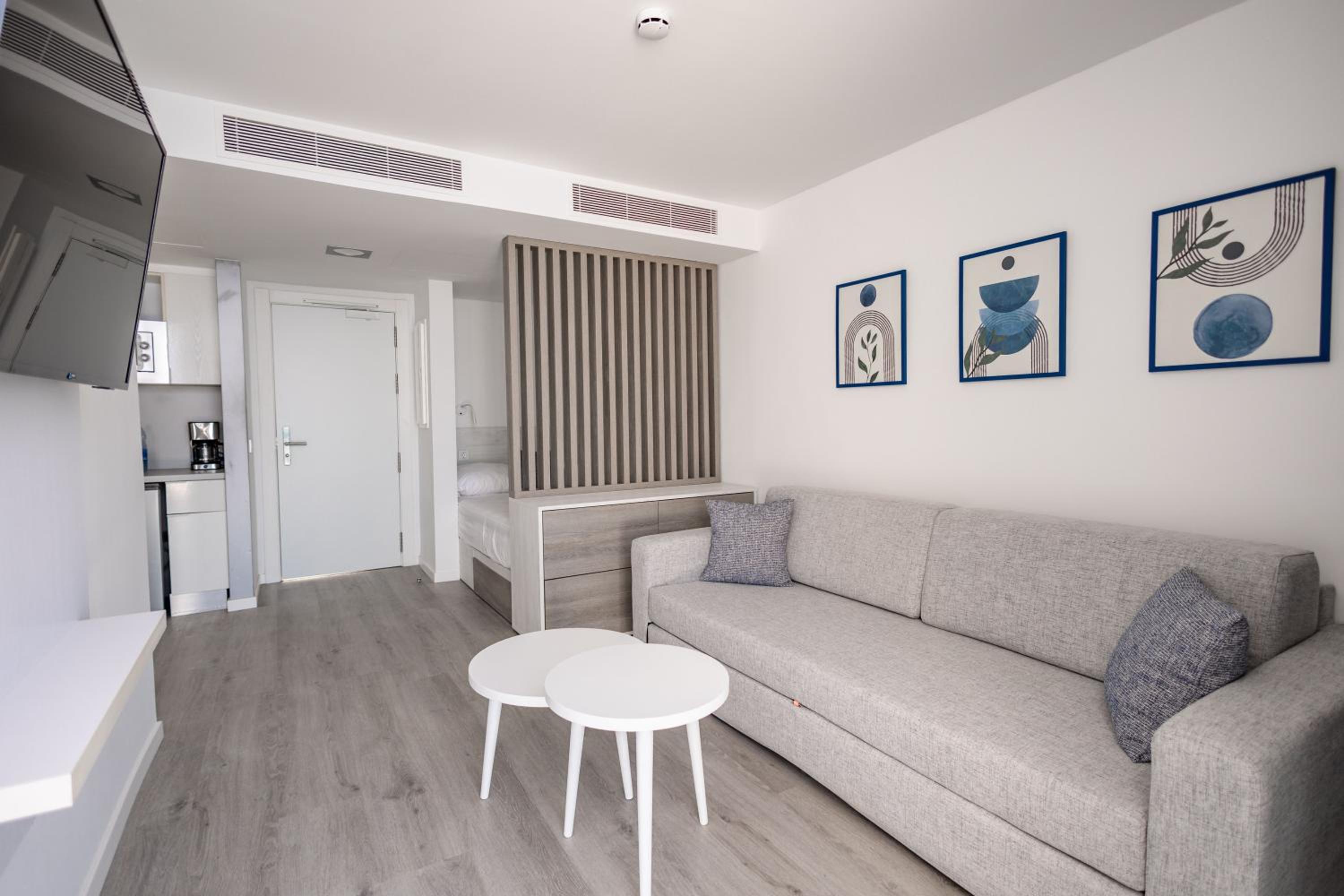 Family Suite with Limited Sea View(2 Adults+ 2 Children)