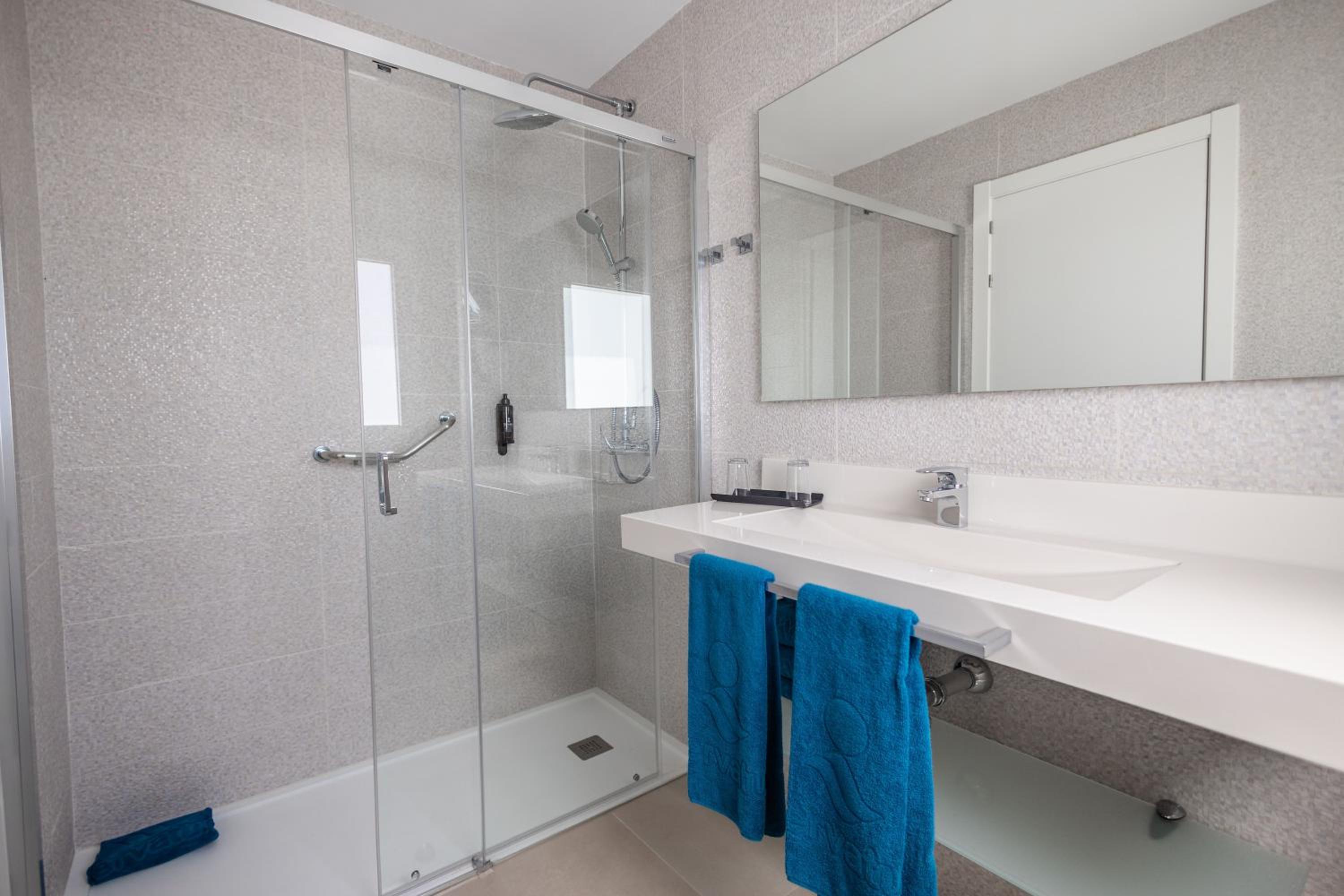 Family Suite with Limited Sea View(2 Adults+ 2 Children)