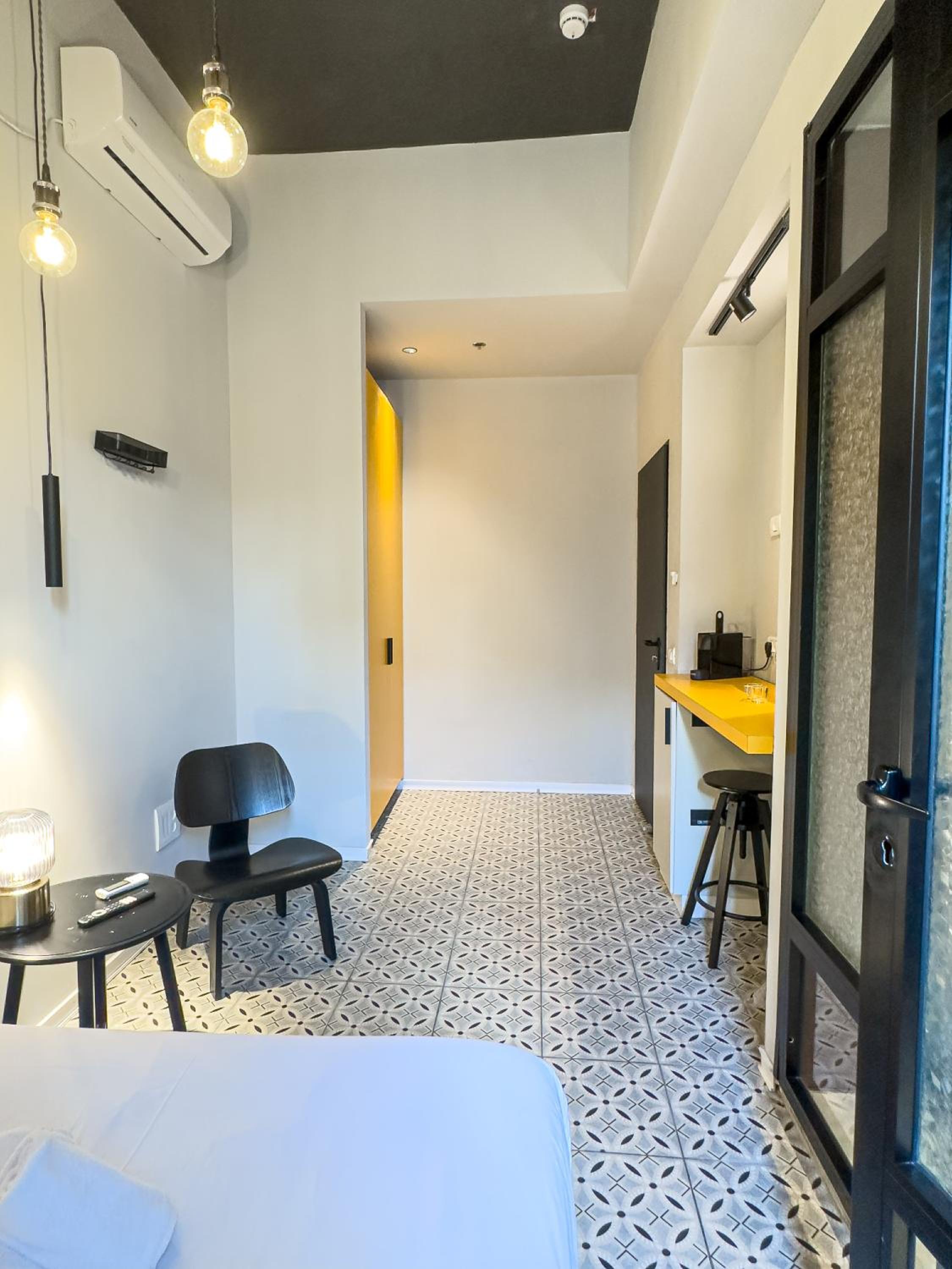 Deluxe Double Room - Photo 13