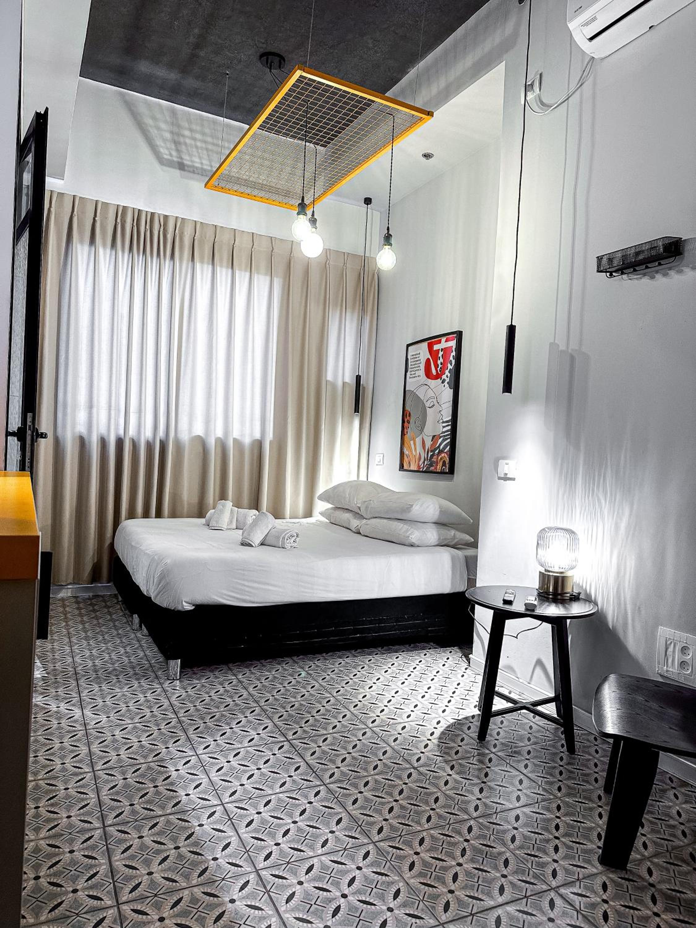 Deluxe Double Room - Photo 14