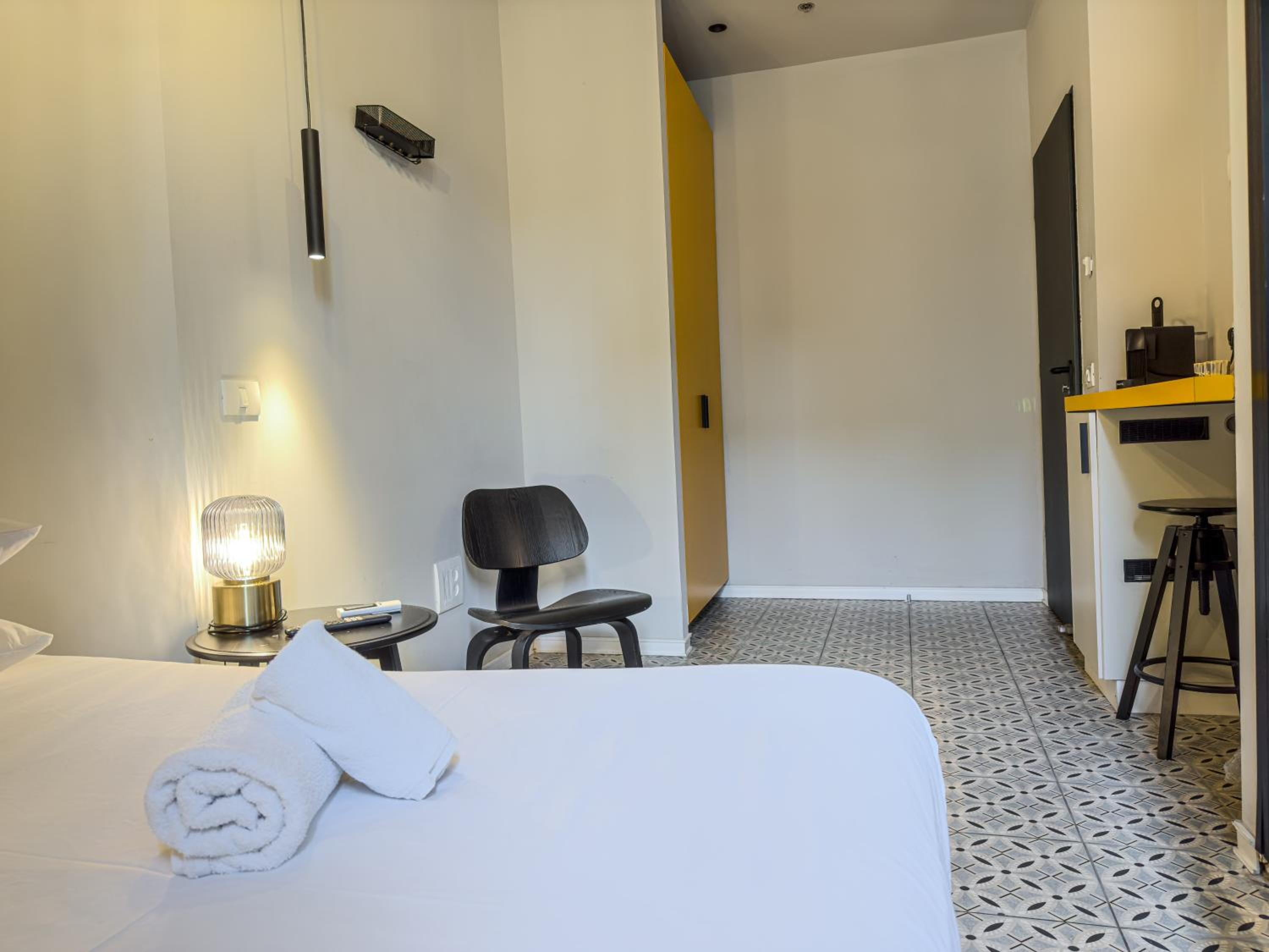 Deluxe Double Room - Photo 16