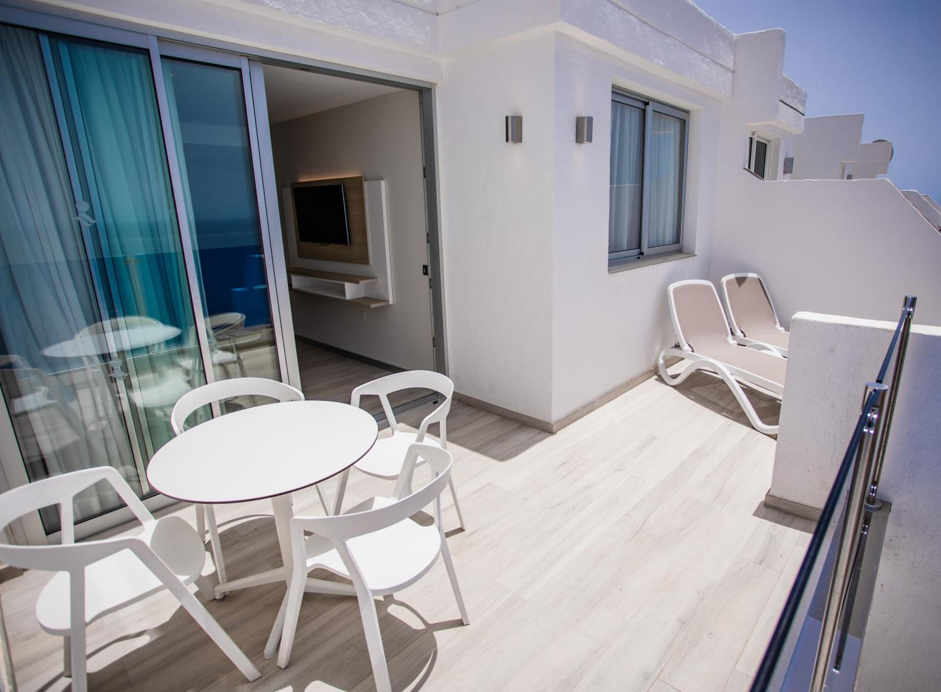 Junior Suite (2 Adults+ 2 Children)