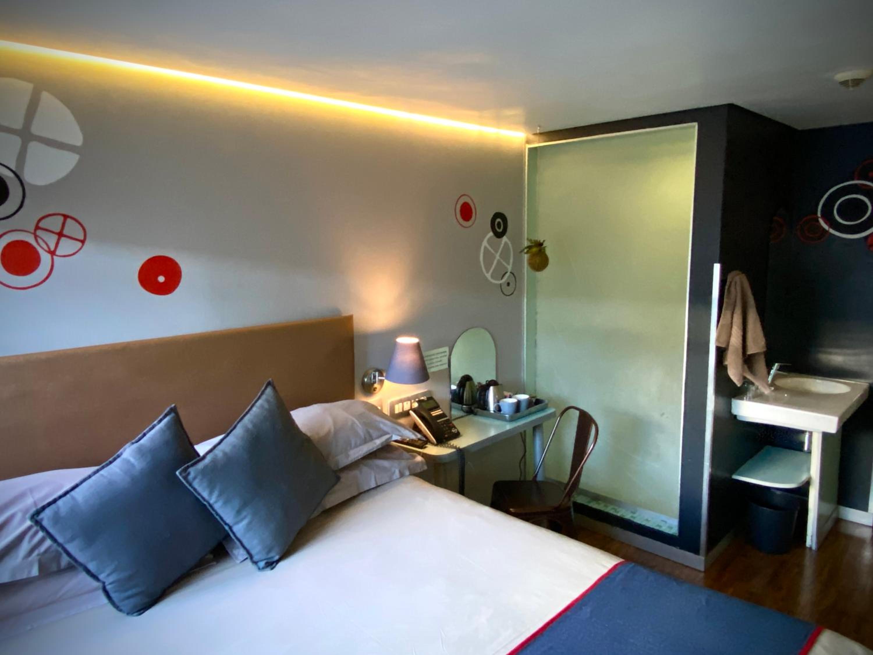 Standard Queen Room photo 1