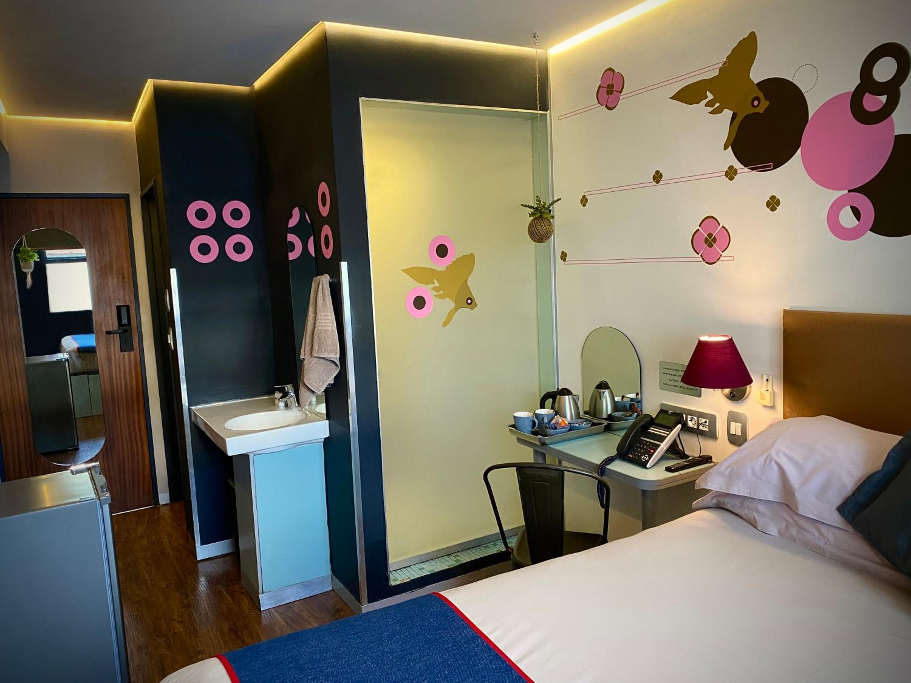 Standard King Room photo 1