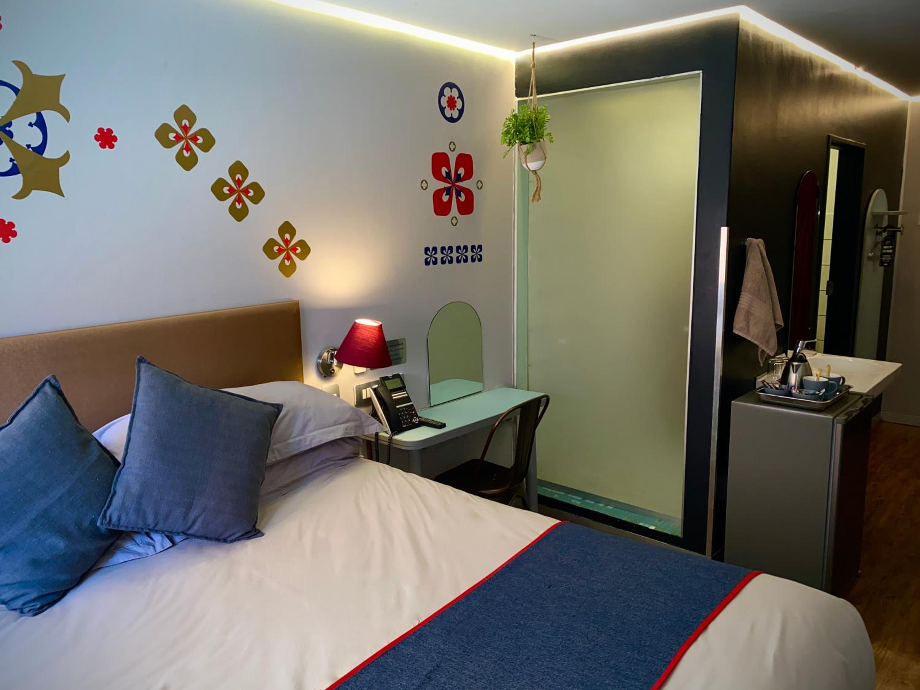 Deluxe King Suite photo 1