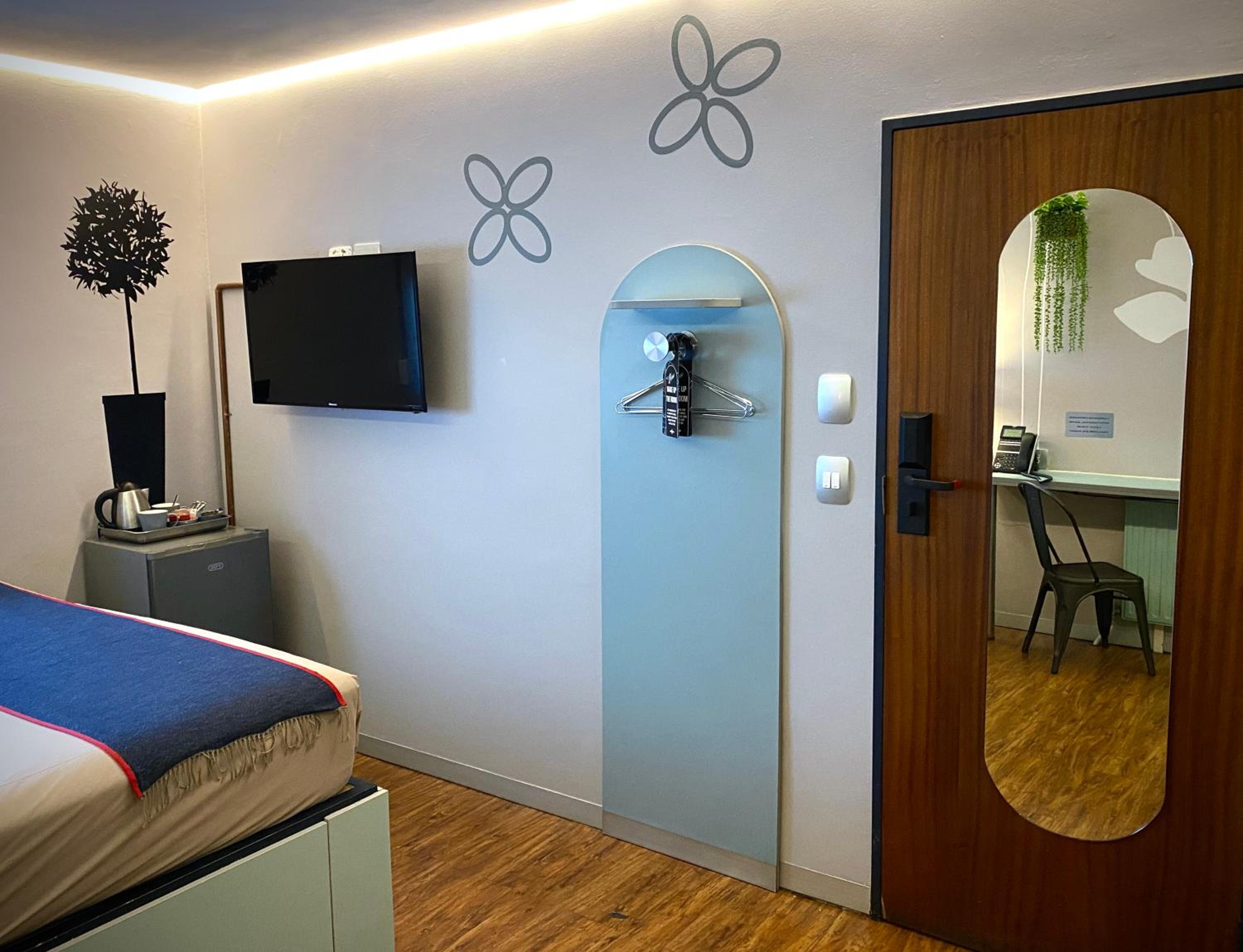 Deluxe King Suite photo 3