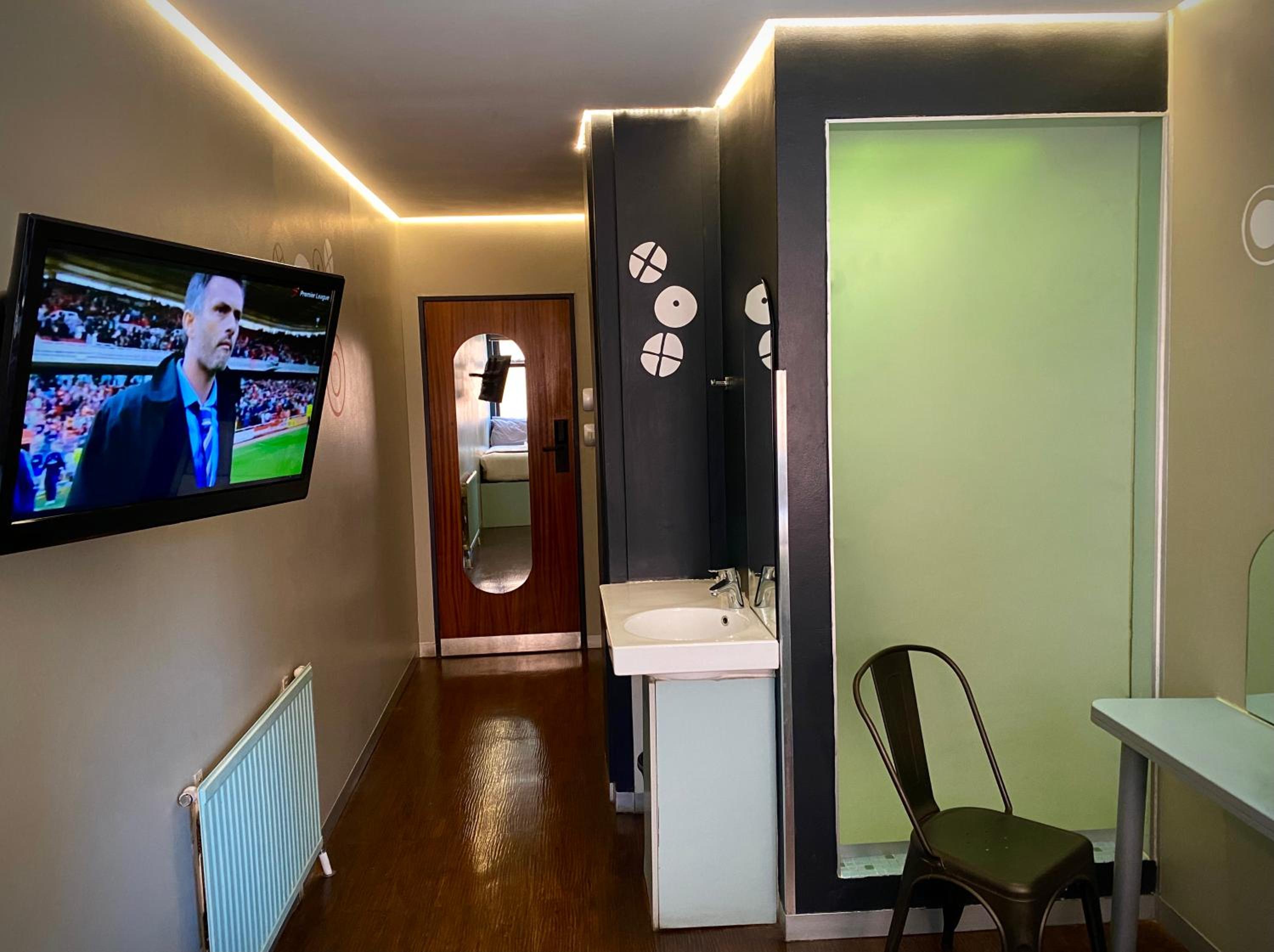 Twin Room - Disability Access photo 1