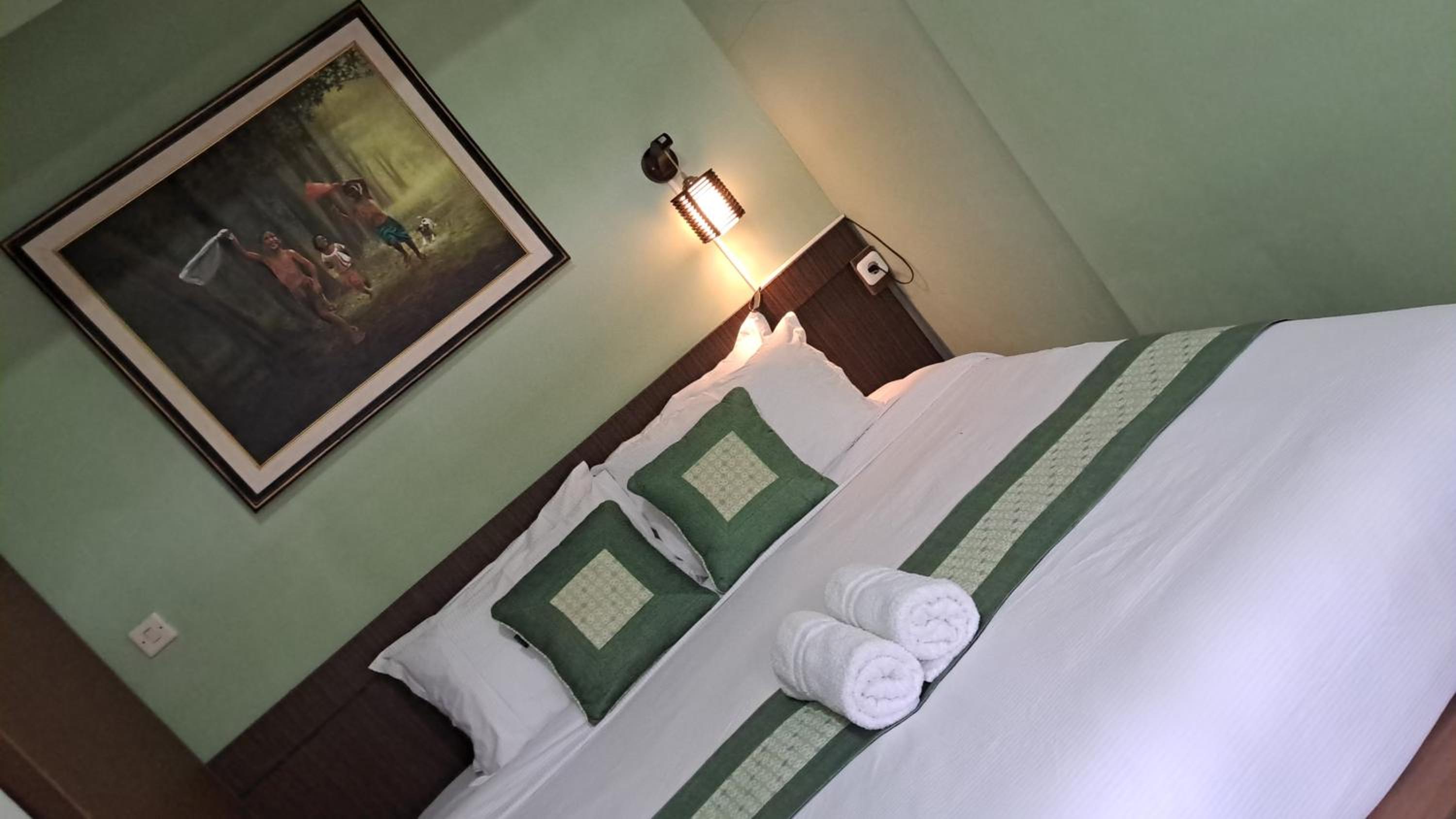 Deluxe King Room photo 1