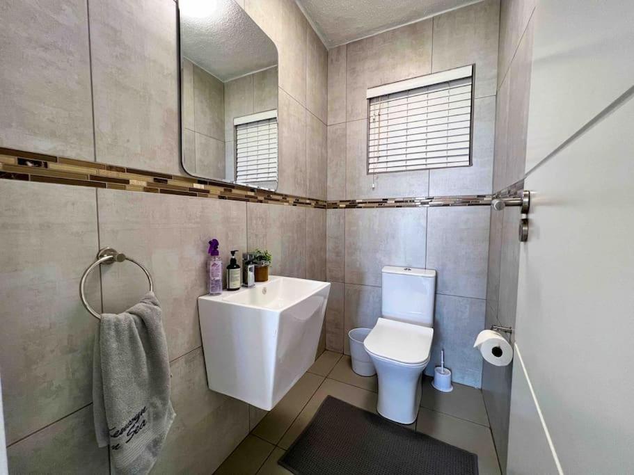 Three-Bedroom Apartment photo 3