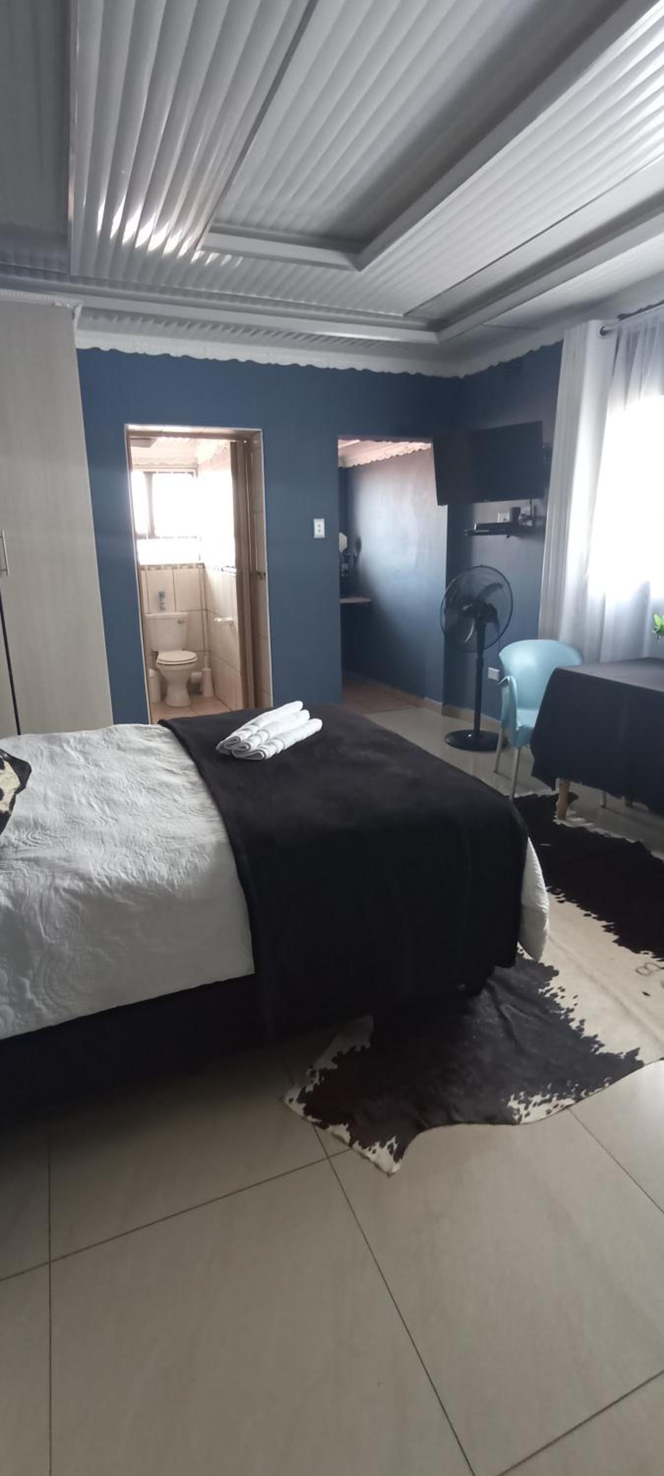 Deluxe Double Room with Shower - Photo 4