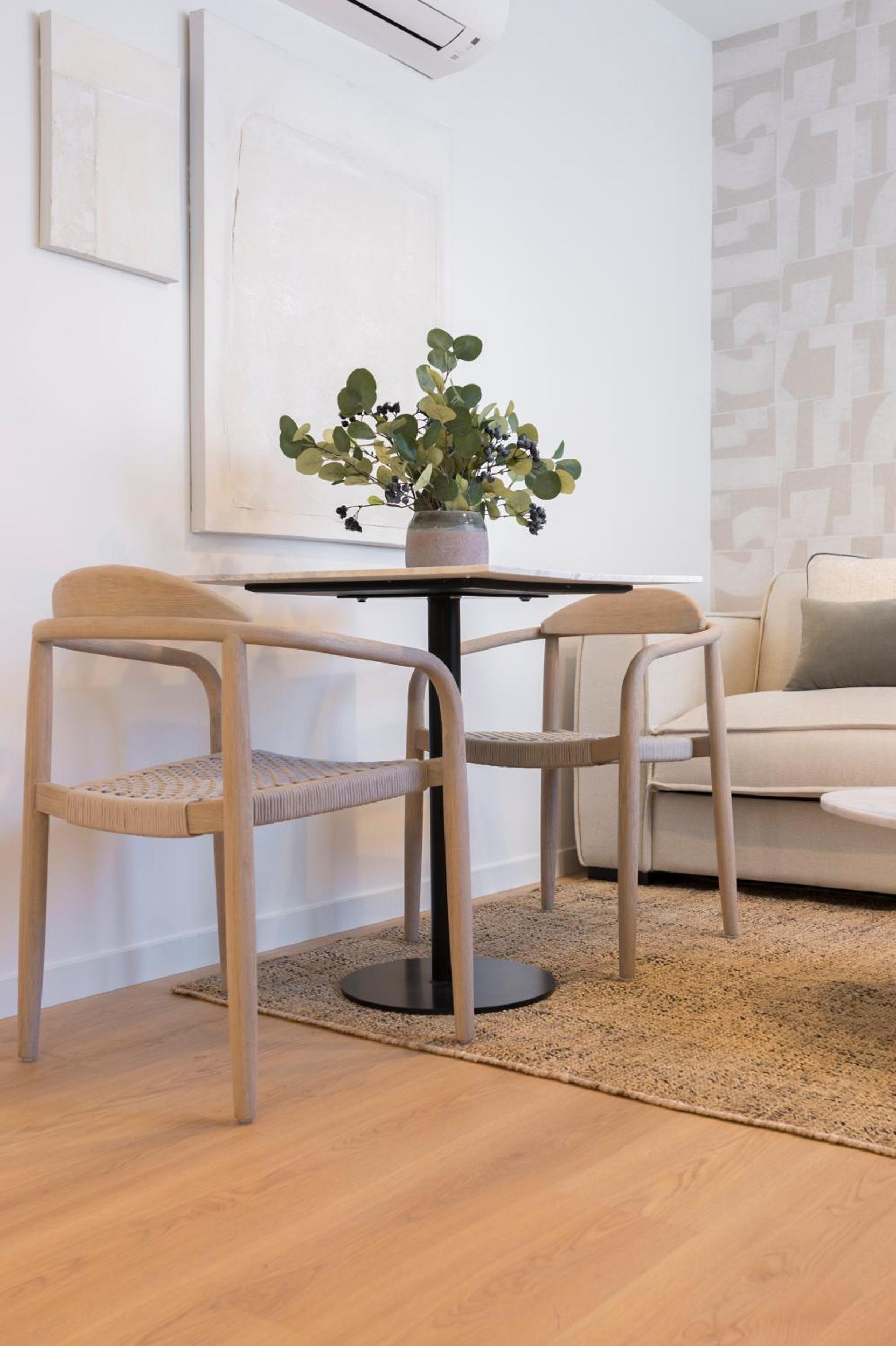 One-Bedroom Apartment - Photo 3