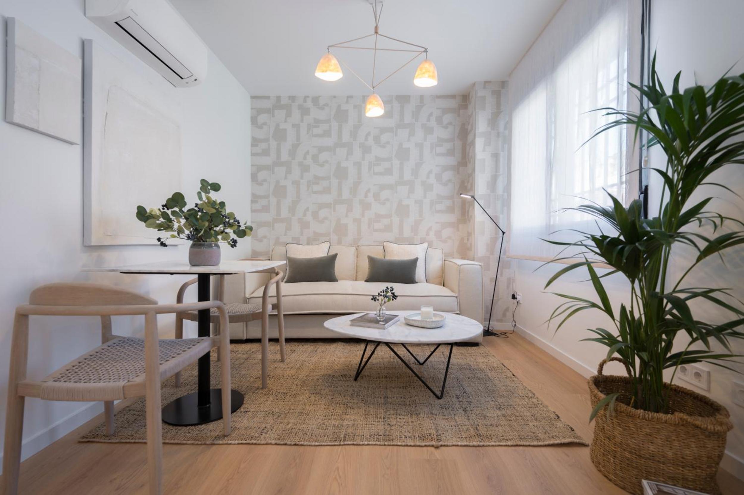 One-Bedroom Apartment - Photo 1