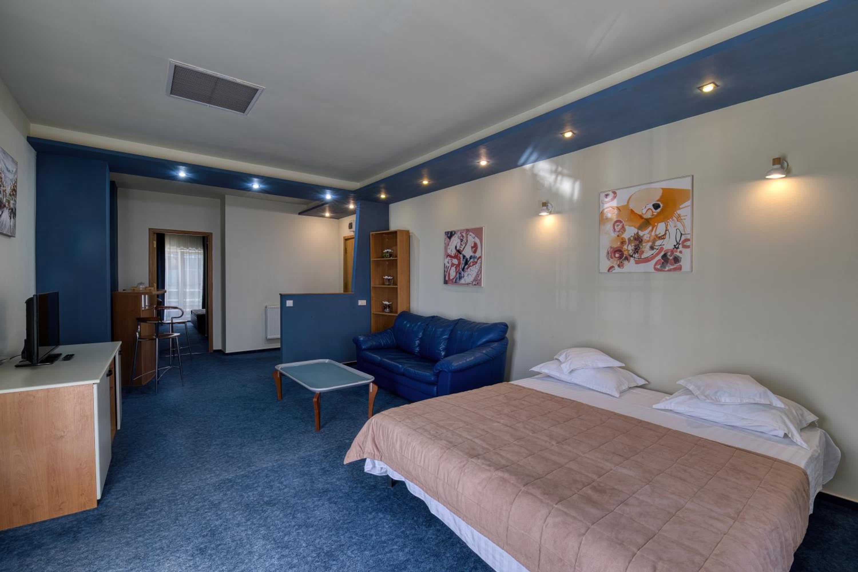 One-Bedroom Apartment - Photo 17
