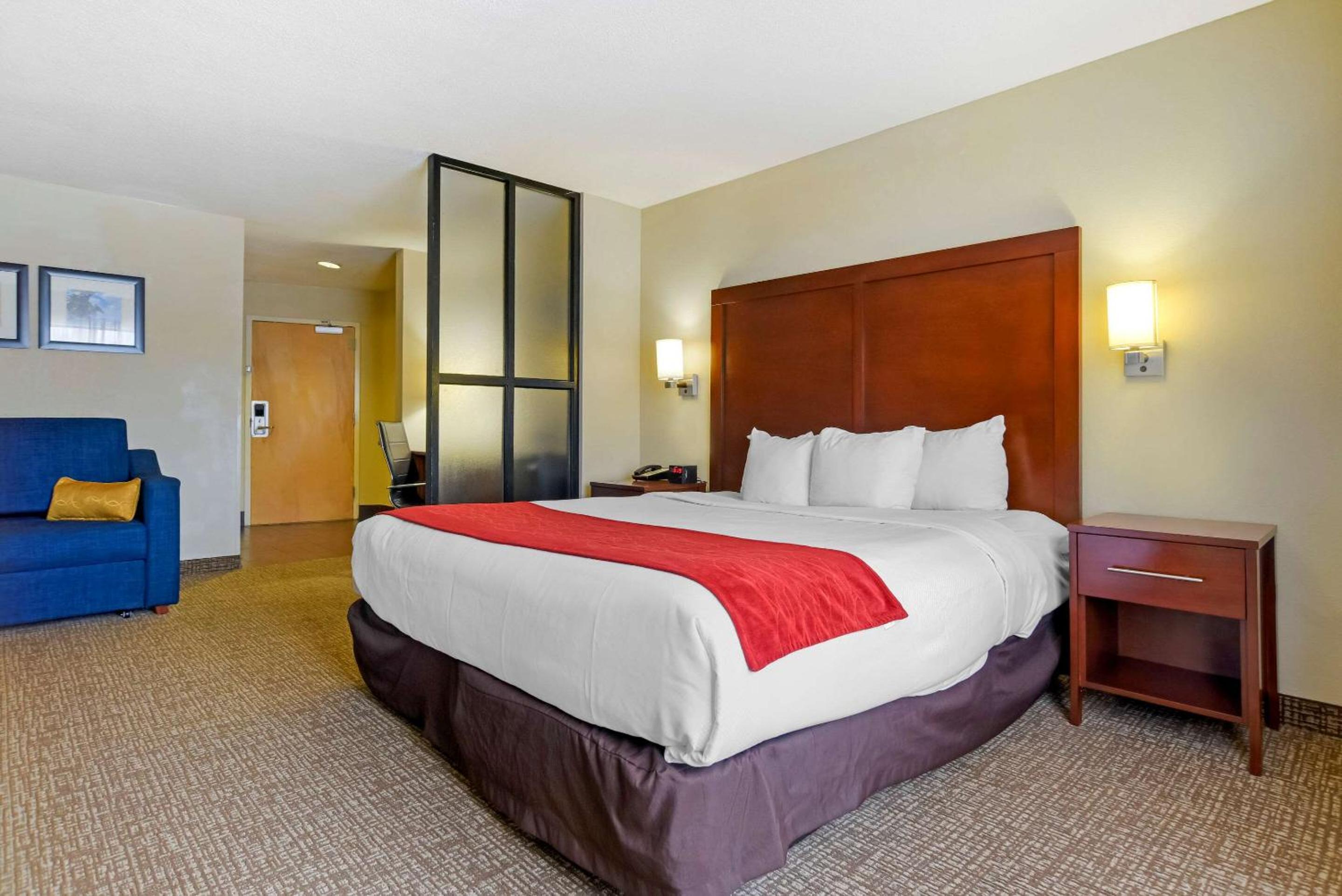 King Suite - Accessible/Non-Smoking