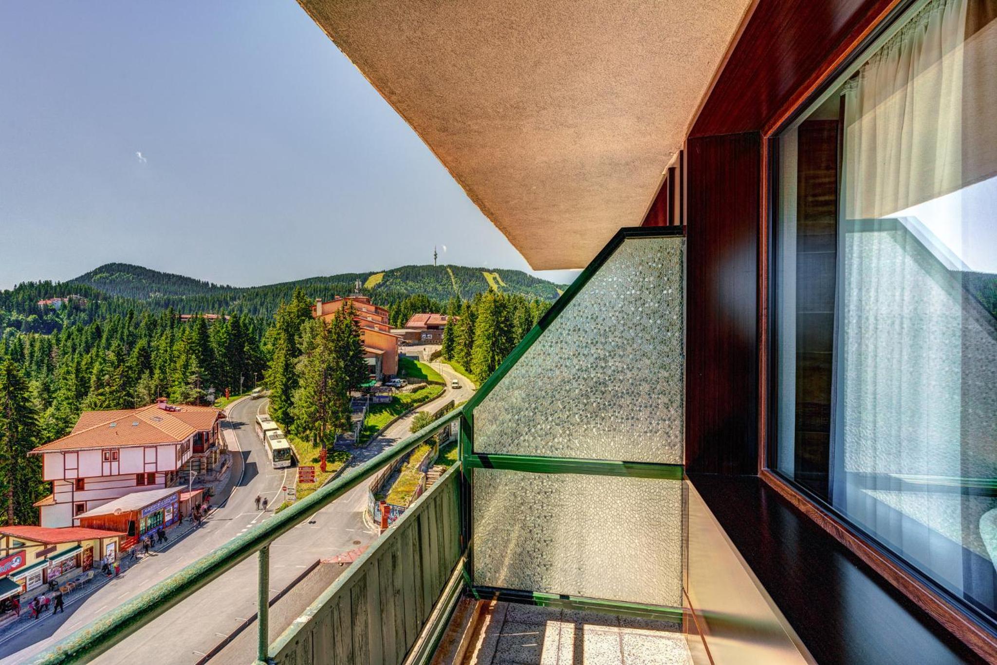 King Suite with Balcony photo 2
