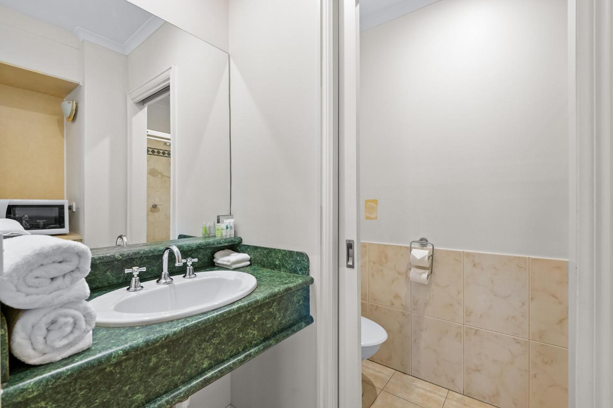 Standard Suite - Photo 4