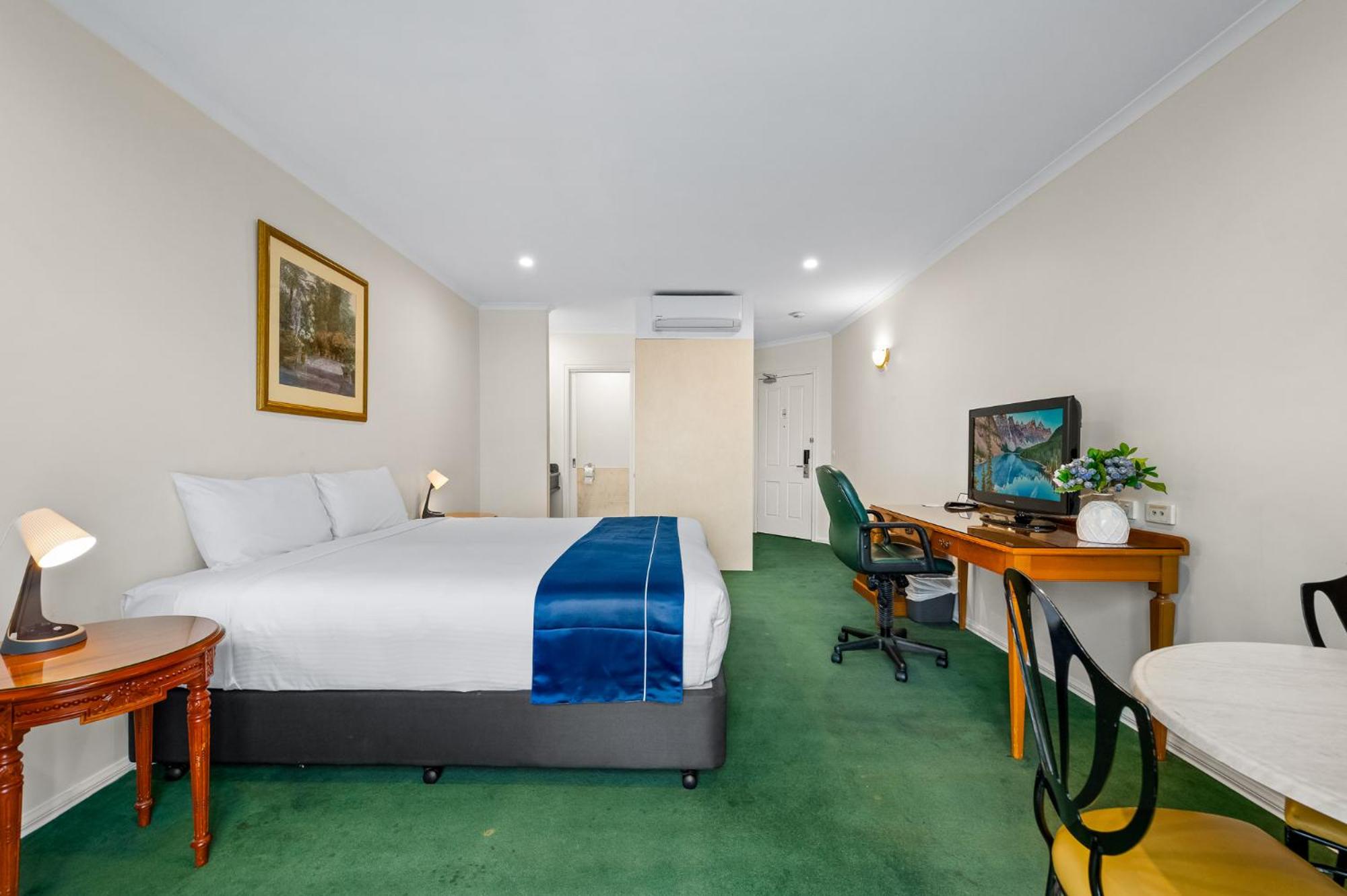 Standard Suite - Photo 2