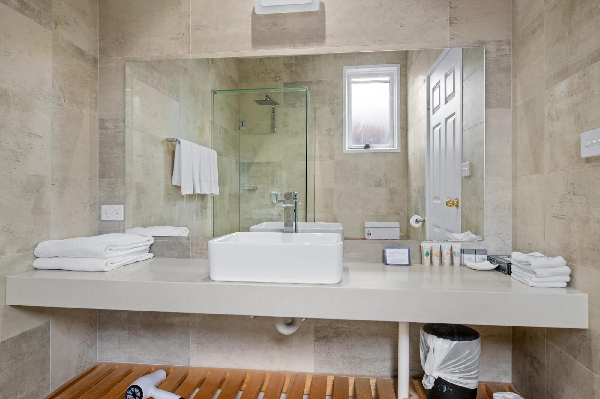 Executive Suite - Photo 4
