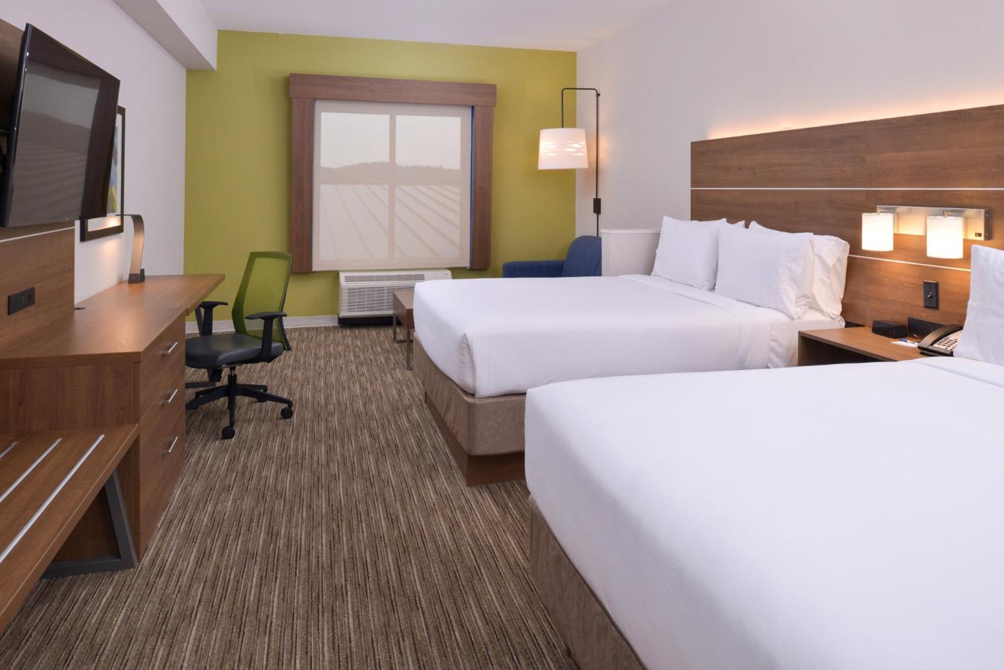 Queen Suite with Two Queen Beds - Communications Accessible